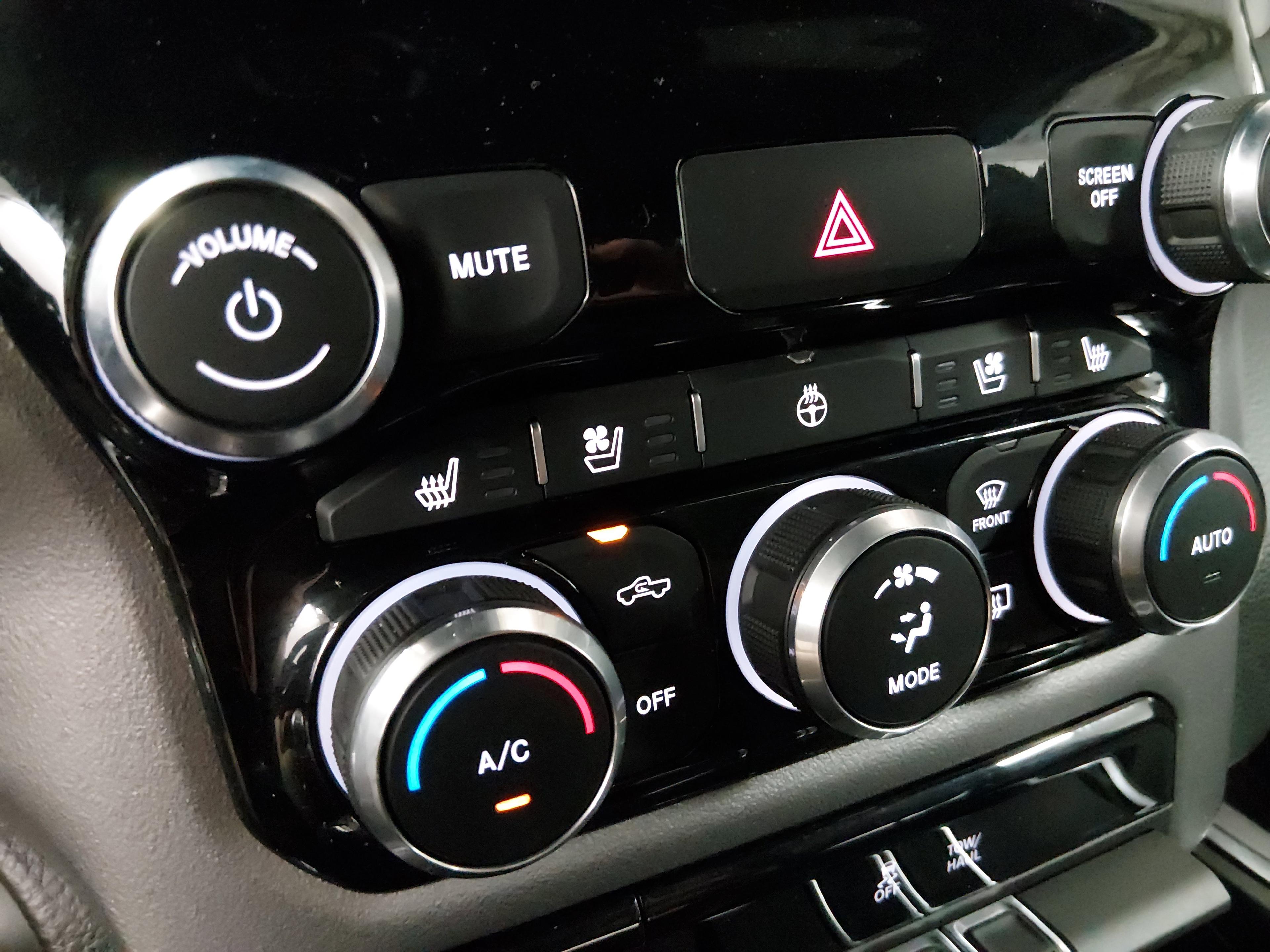 Ram 1500 Laramie 4X2 Crew Cab 5'7" Box - Thumbnail 19