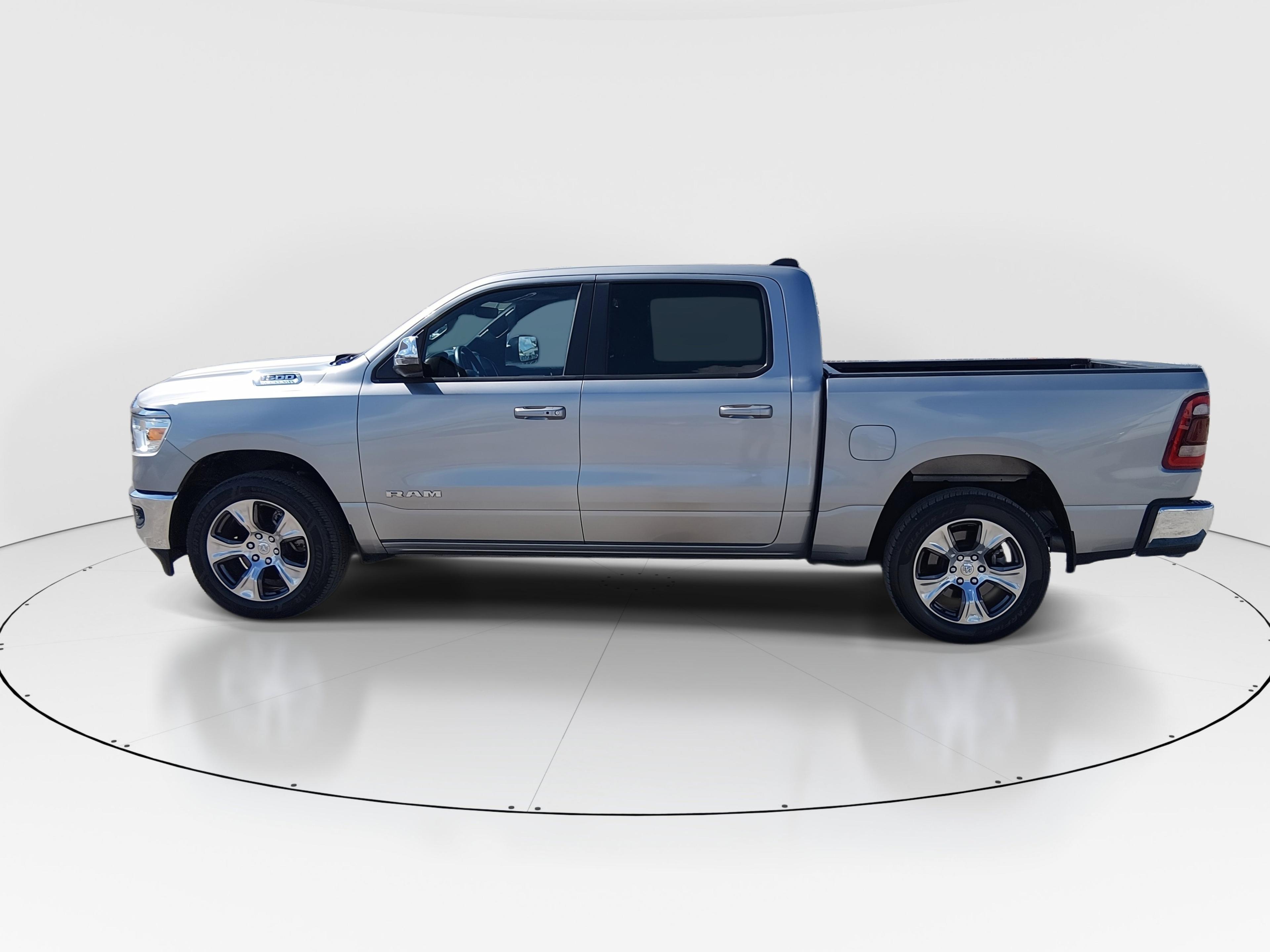 Ram 1500 Laramie 4X2 Crew Cab 5'7" Box - Thumbnail 4