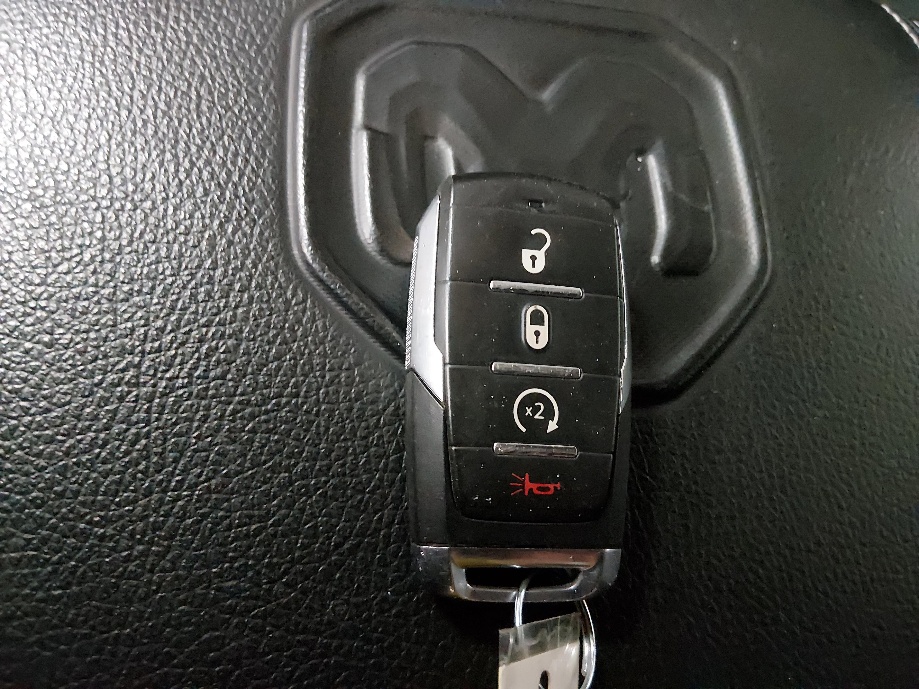 Ram 1500 Laramie 4X2 Crew Cab 5'7" Box - Thumbnail 15