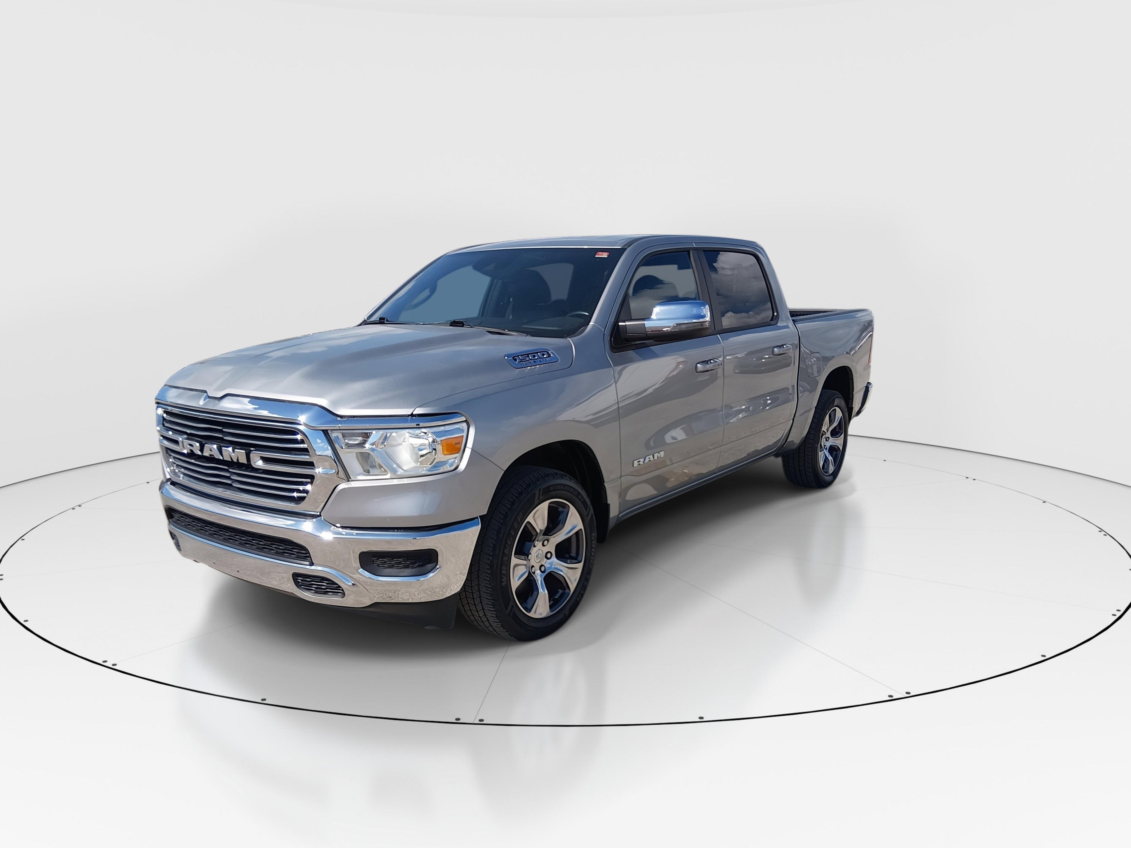 Ram 1500 Laramie 4X2 Crew Cab 5'7" Box - Thumbnail 3