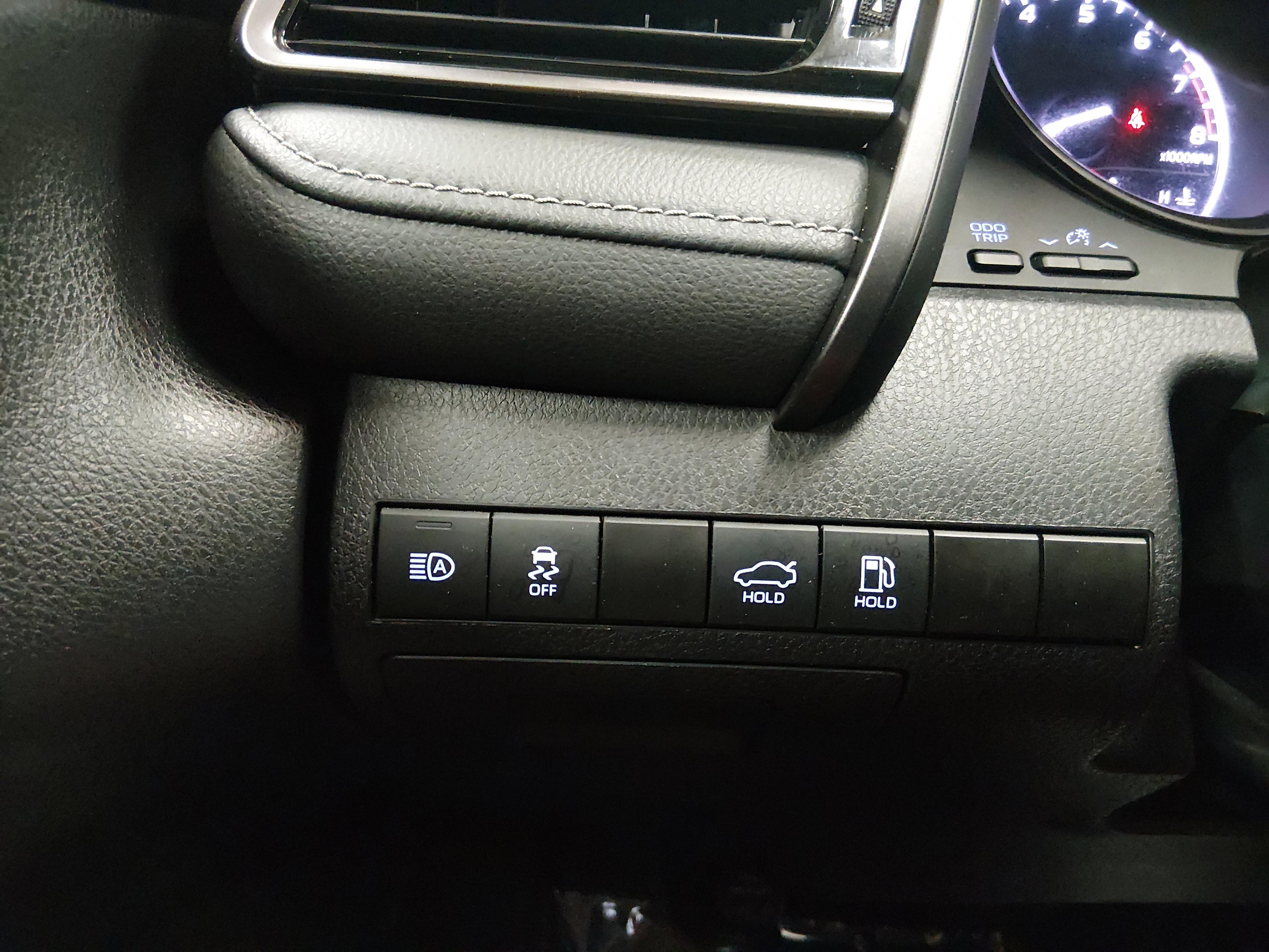 Toyota Camry Se Auto - Thumbnail 13