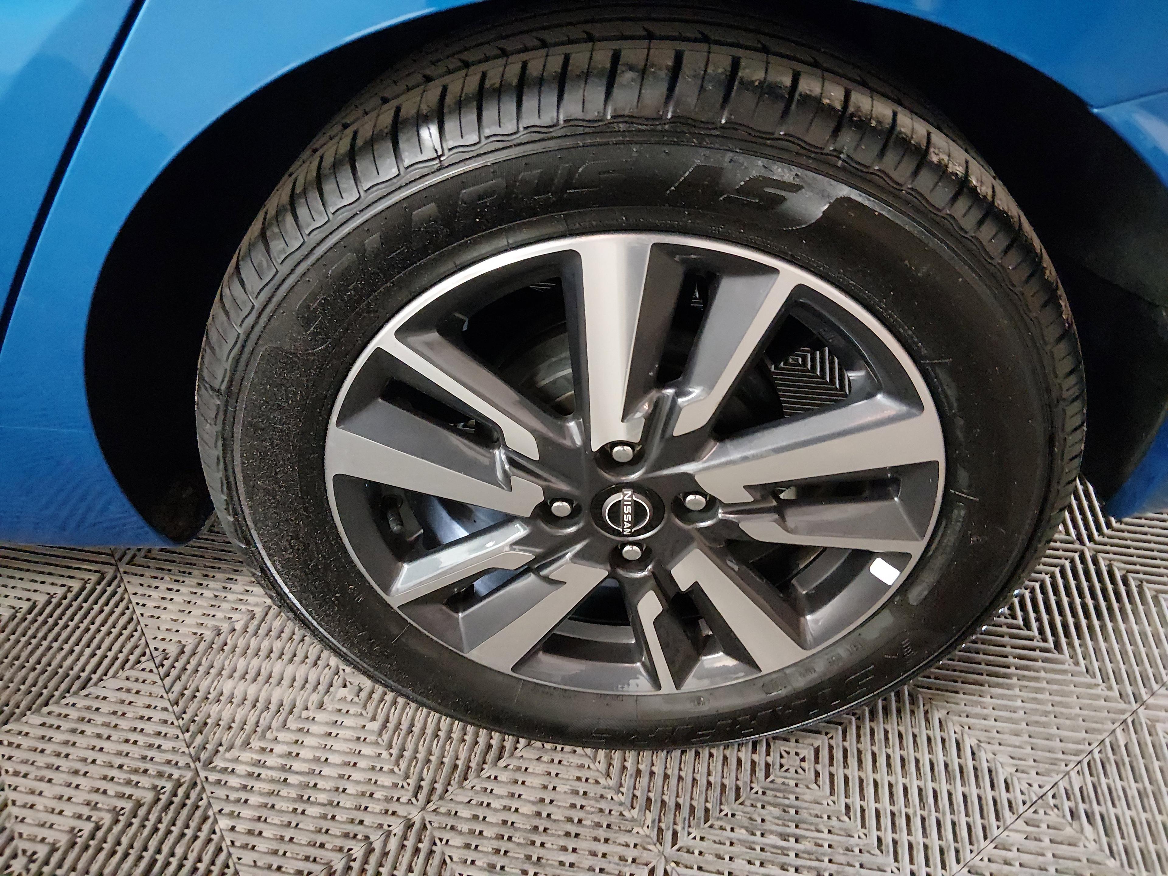 Nissan Versa Sv Cvt - Thumbnail 10