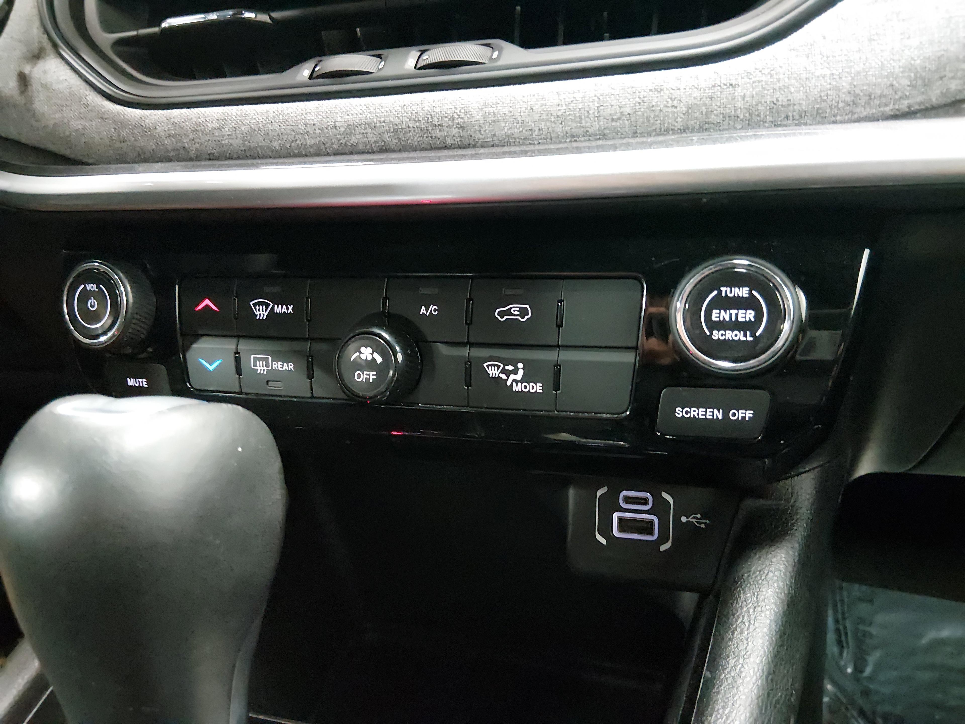 Jeep Compass Latitude 4X4 - Thumbnail 18