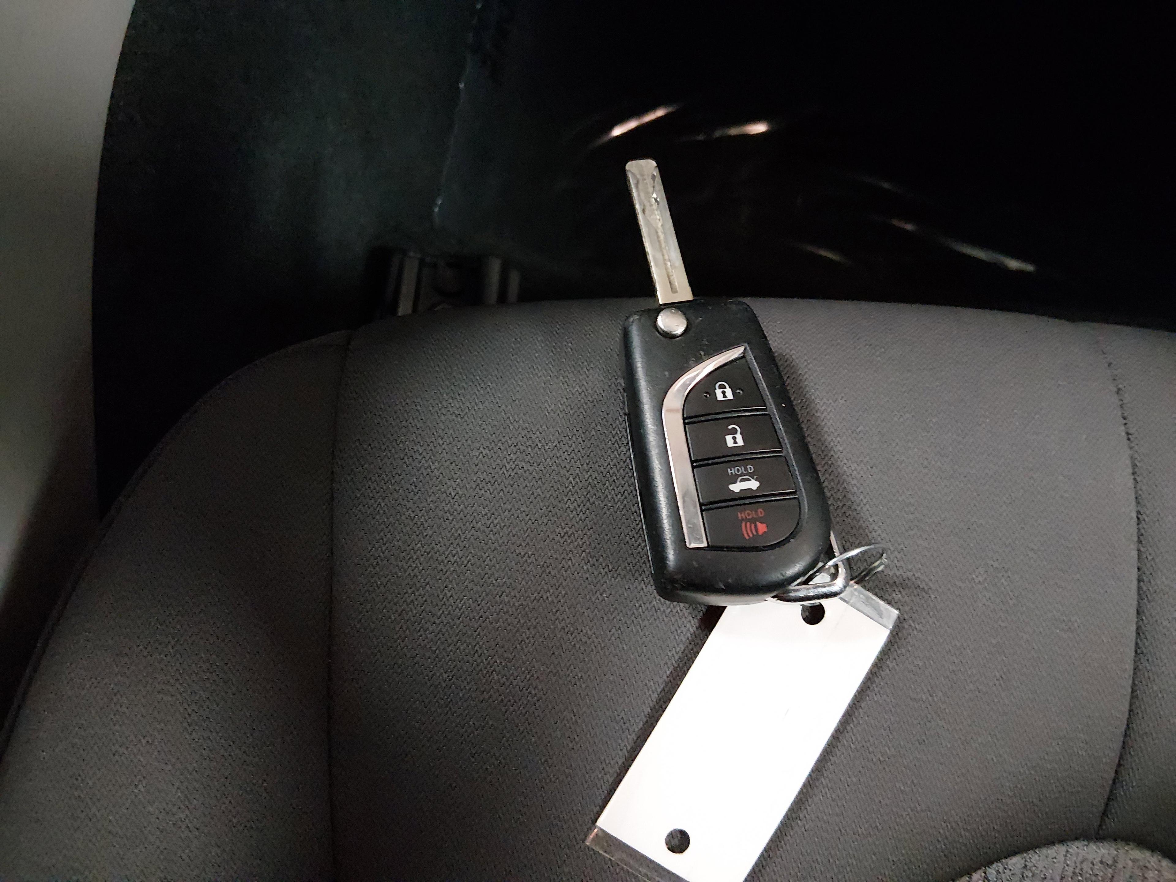 Toyota Camry Le Auto - Thumbnail 15