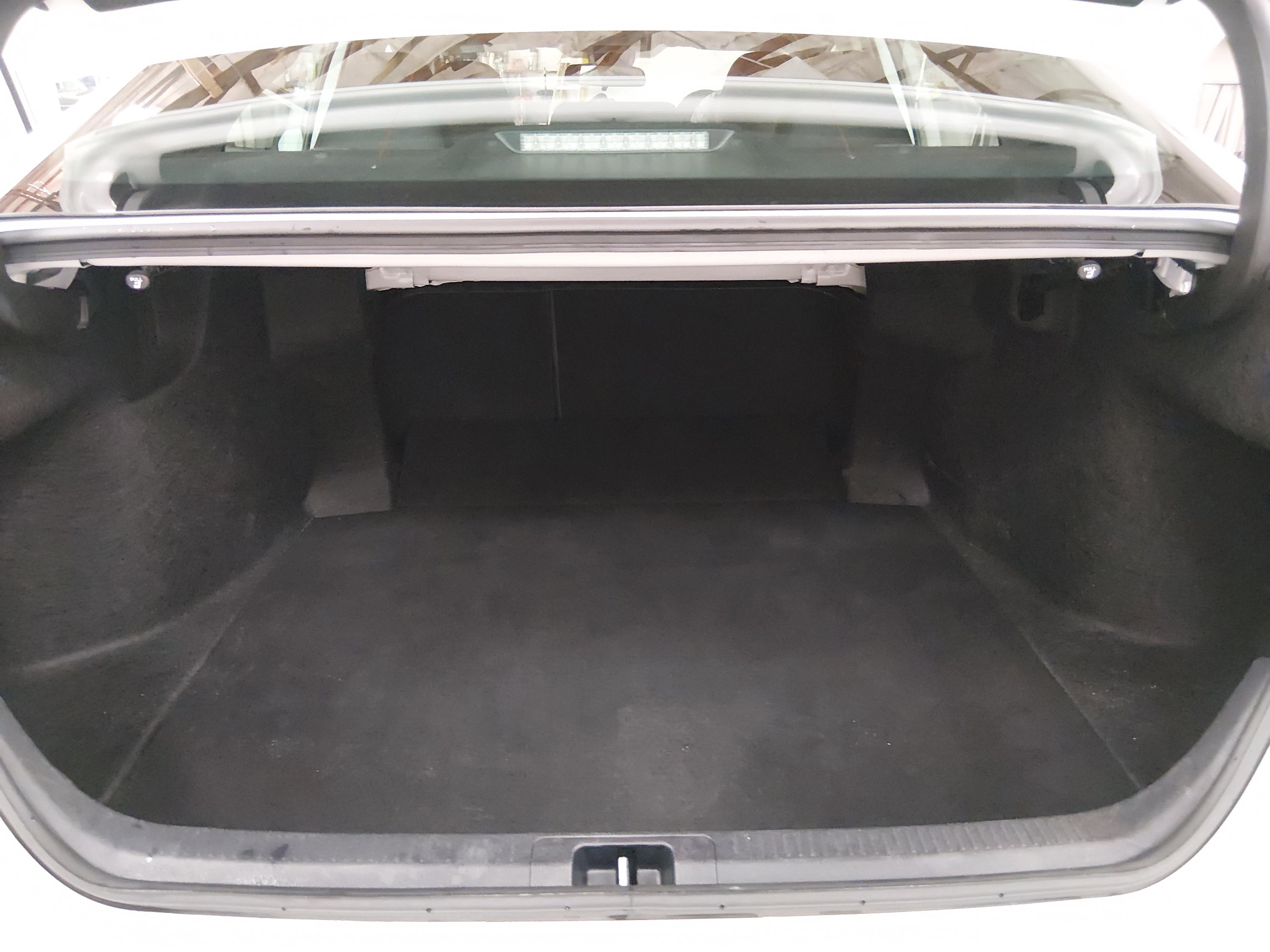 Toyota Camry Le Auto - Thumbnail 11