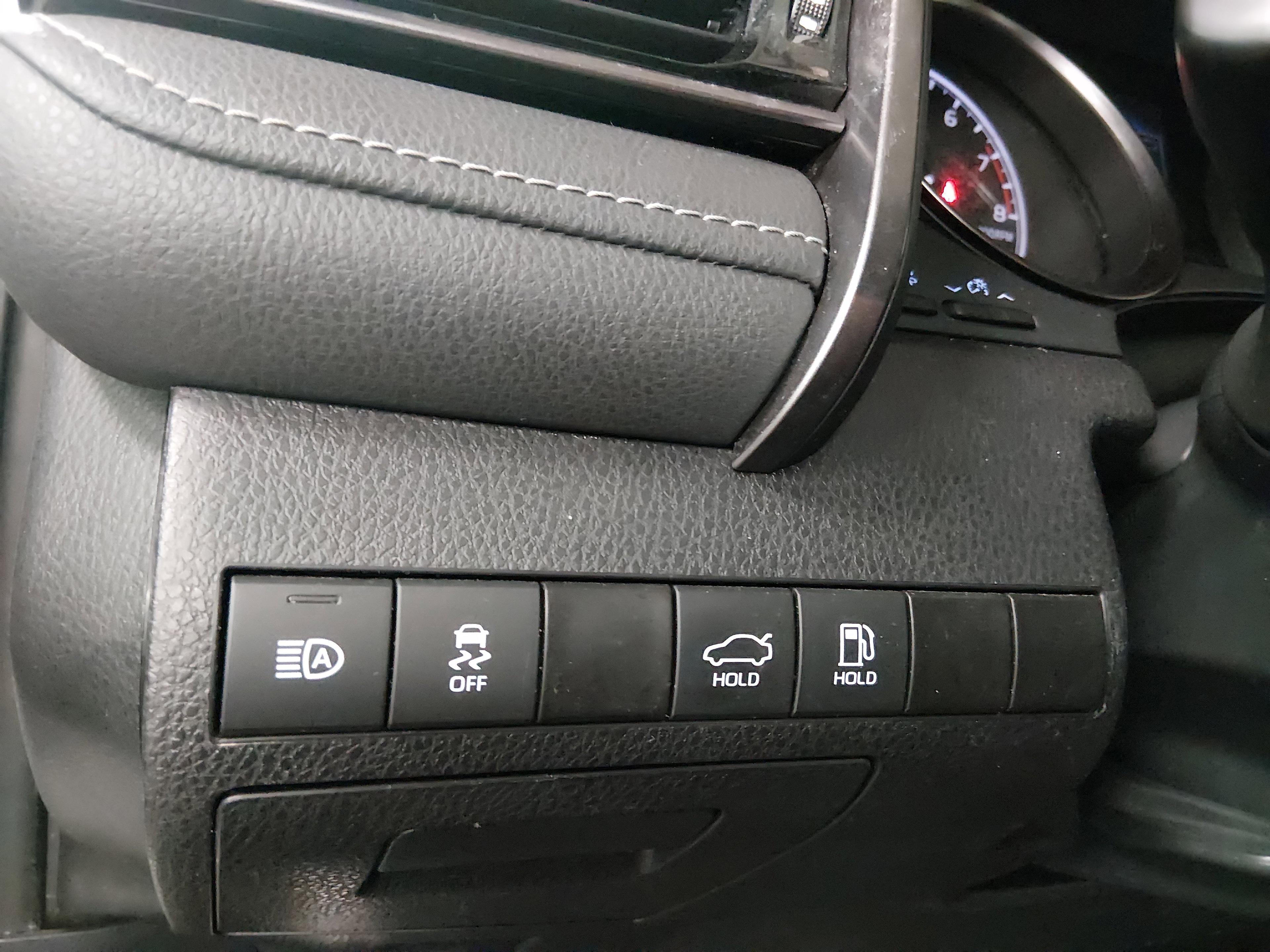 Toyota Camry Se Auto - Thumbnail 13