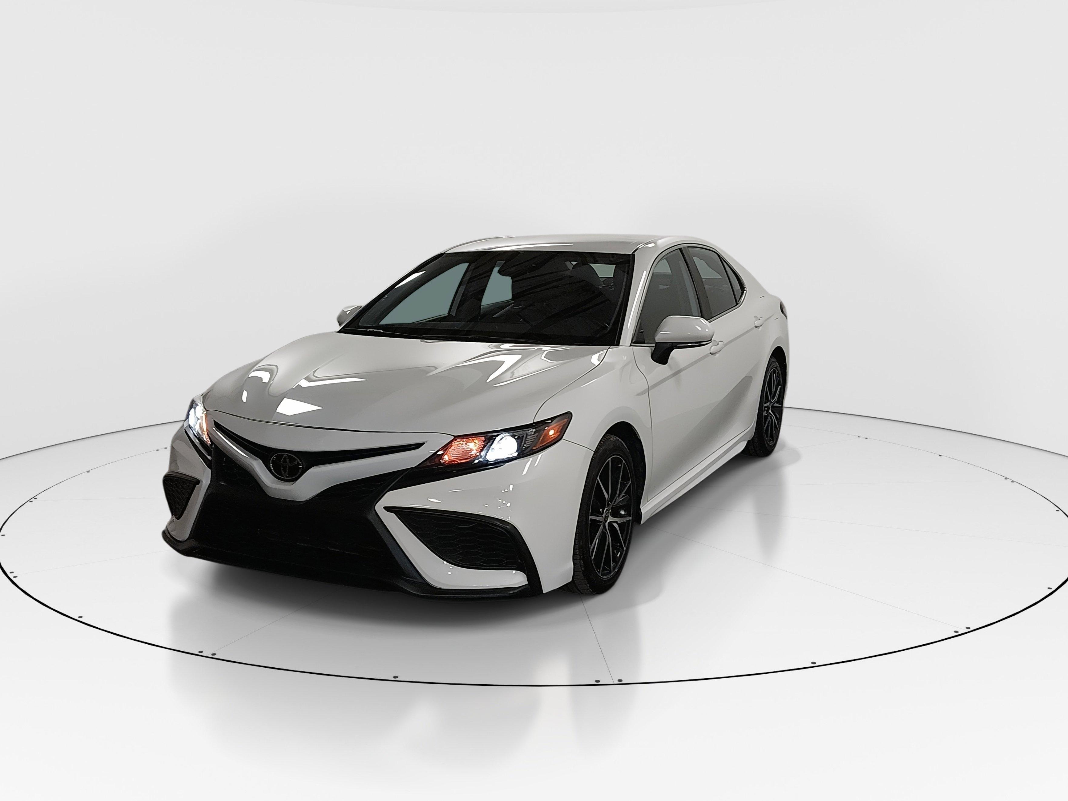 Toyota Camry Se Auto - Thumbnail 3