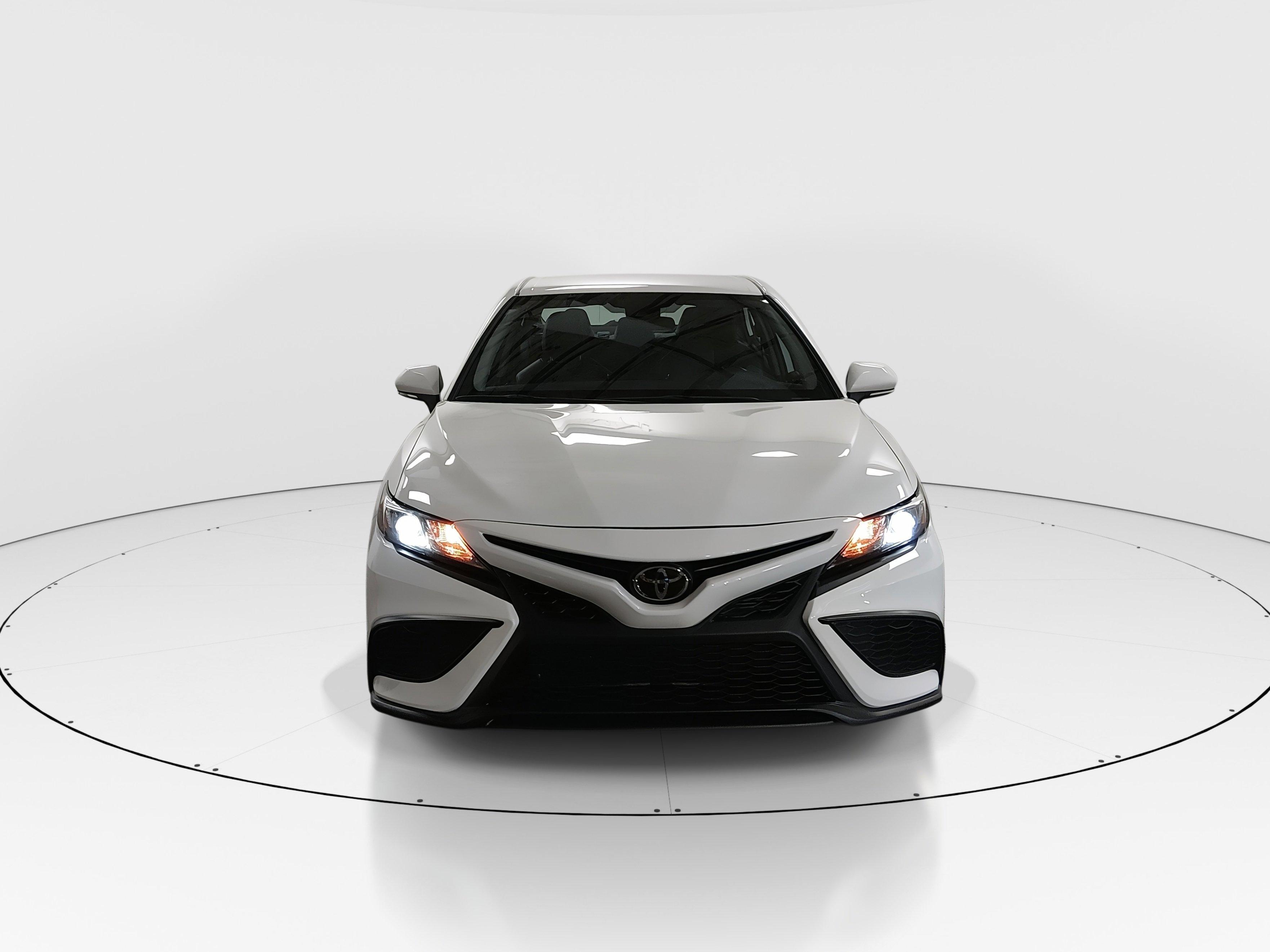 Toyota Camry Se Auto - Thumbnail 2