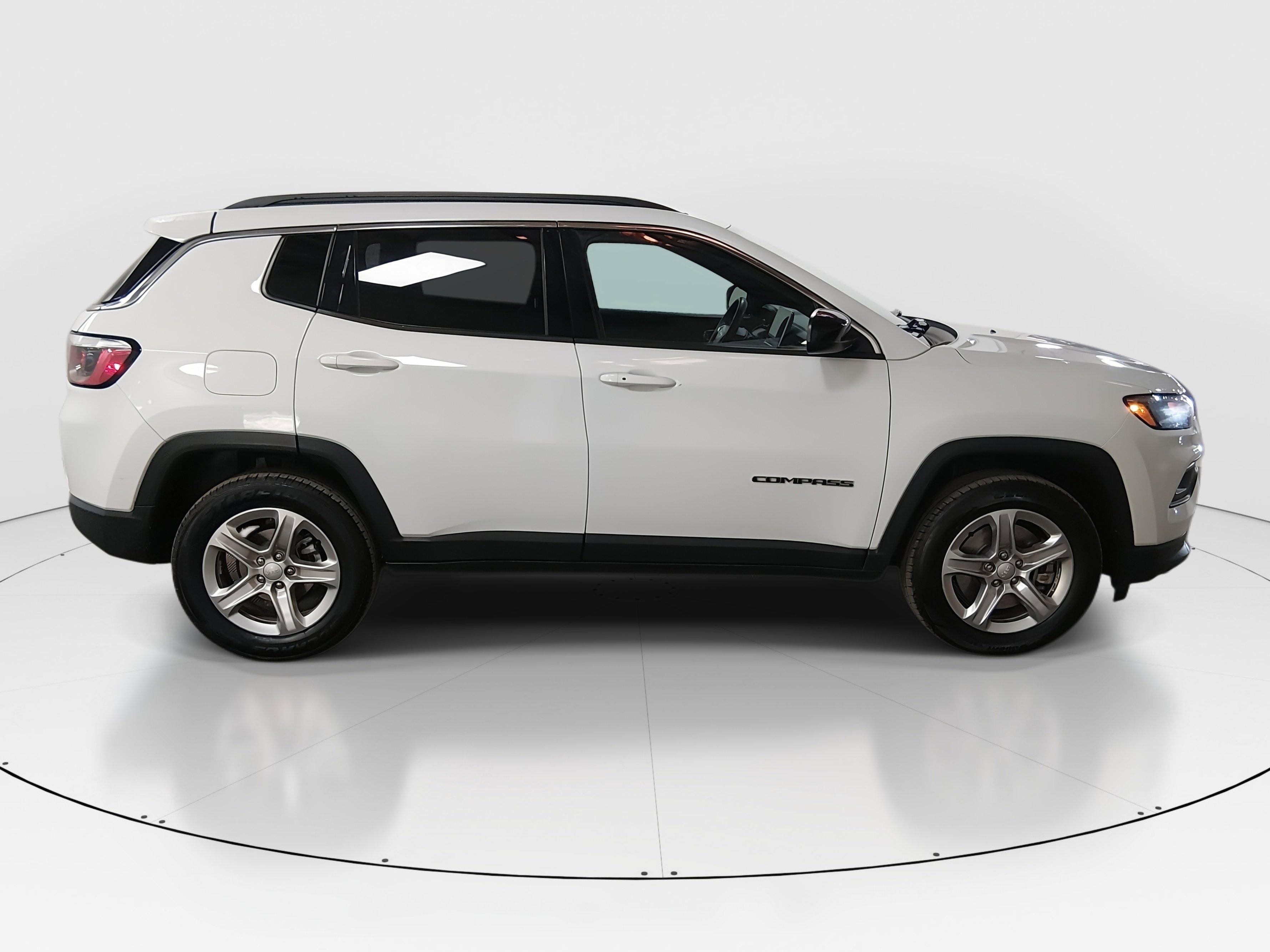Jeep Compass Latitude 4X4 - Thumbnail 8