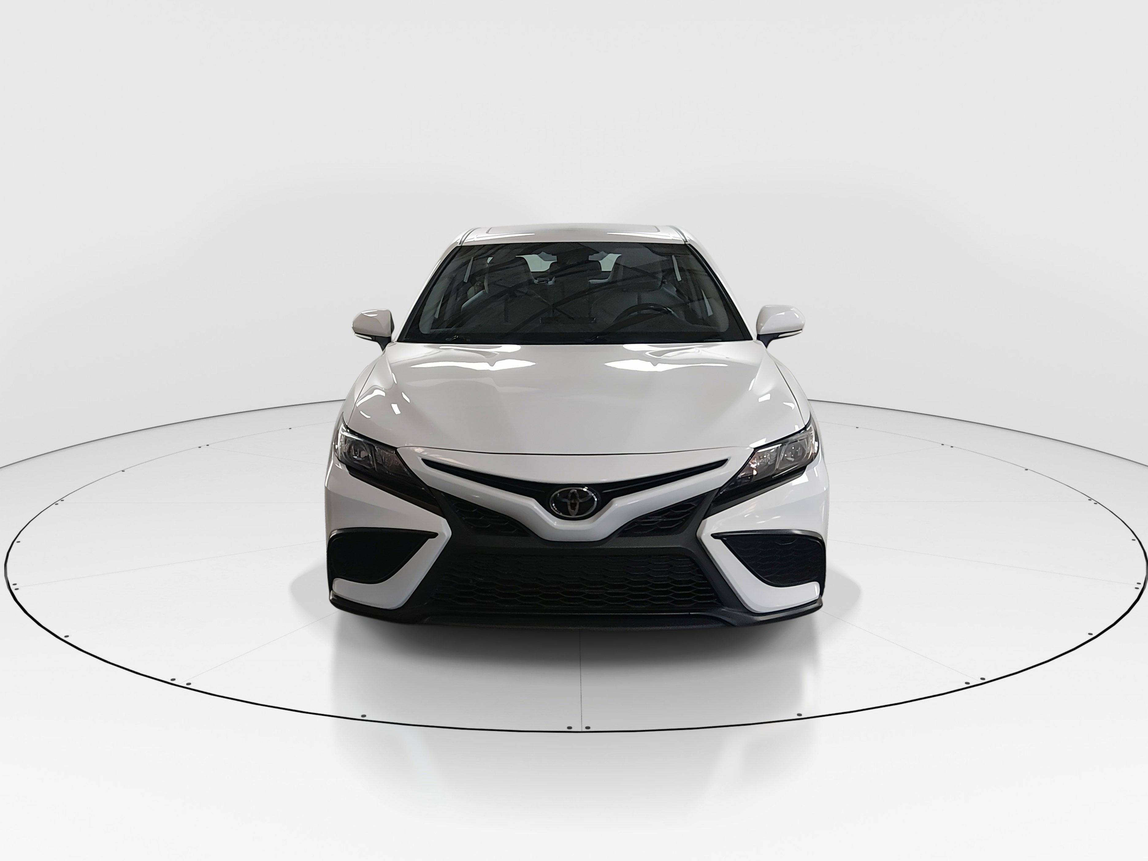 Toyota Camry Se Auto - Thumbnail 2