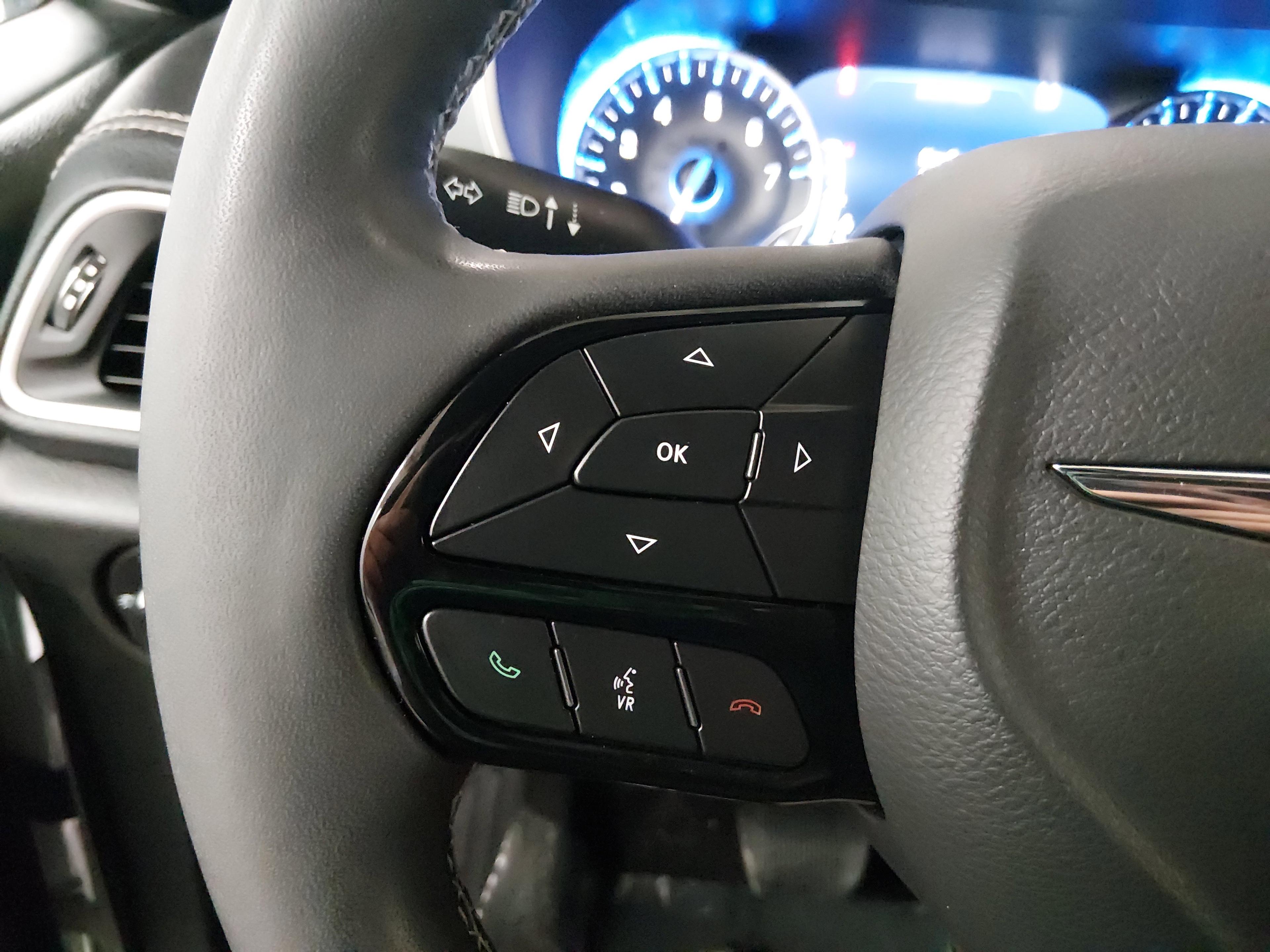 Chrysler Pacifica Touring Fwd - Thumbnail 12