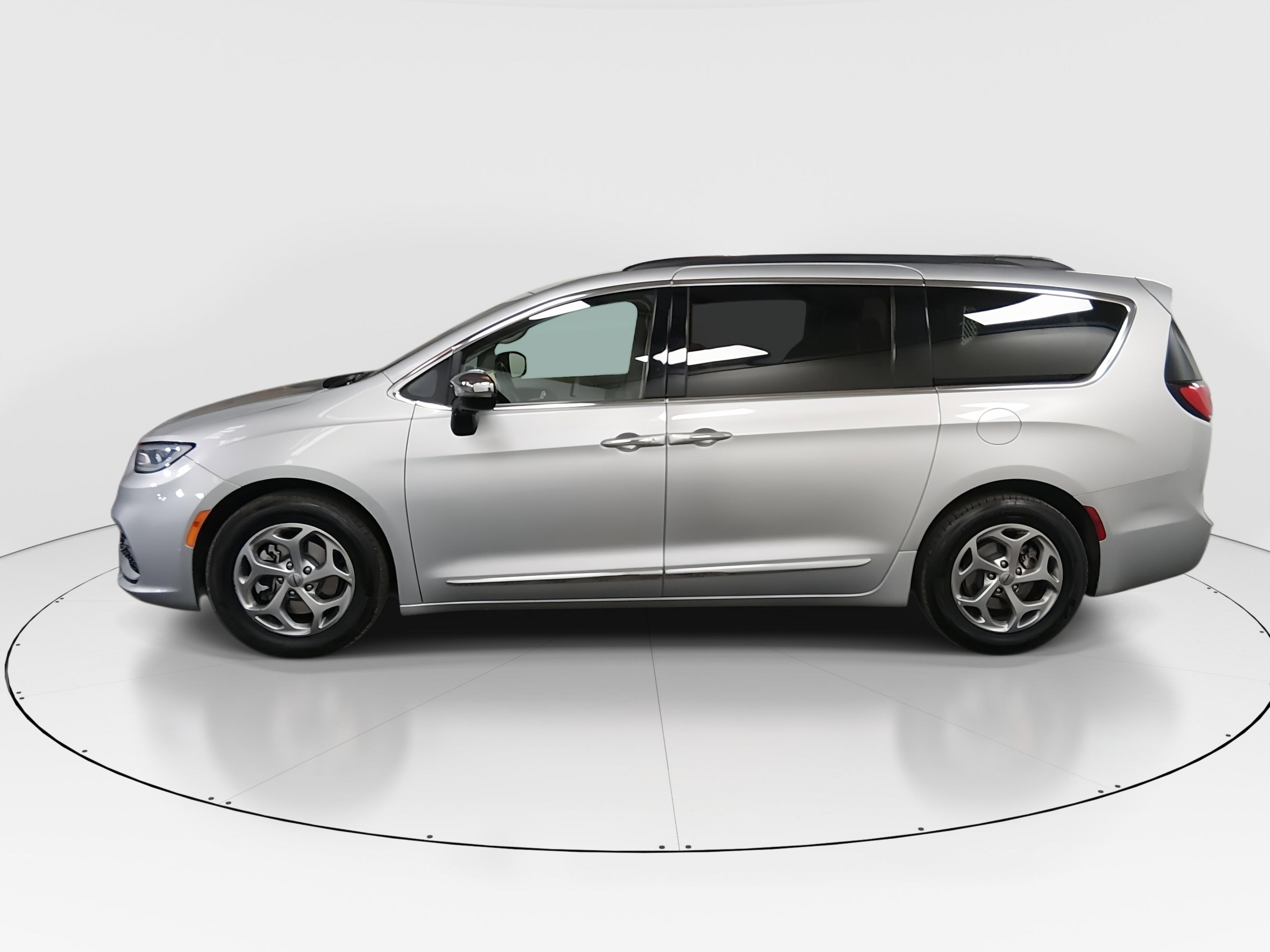 Chrysler Pacifica Limited Fwd - Thumbnail 4