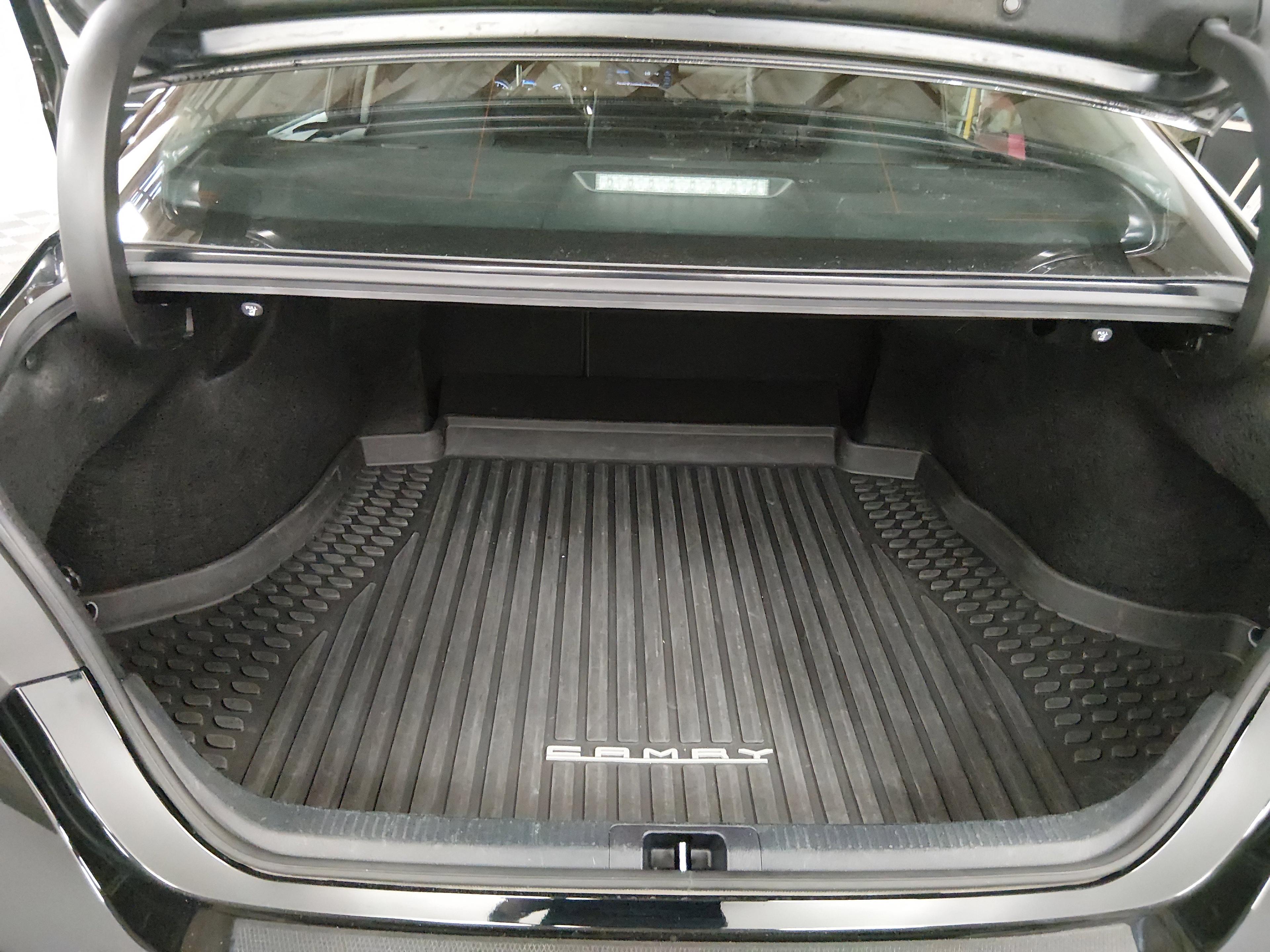 Toyota Camry Se Auto - Thumbnail 11