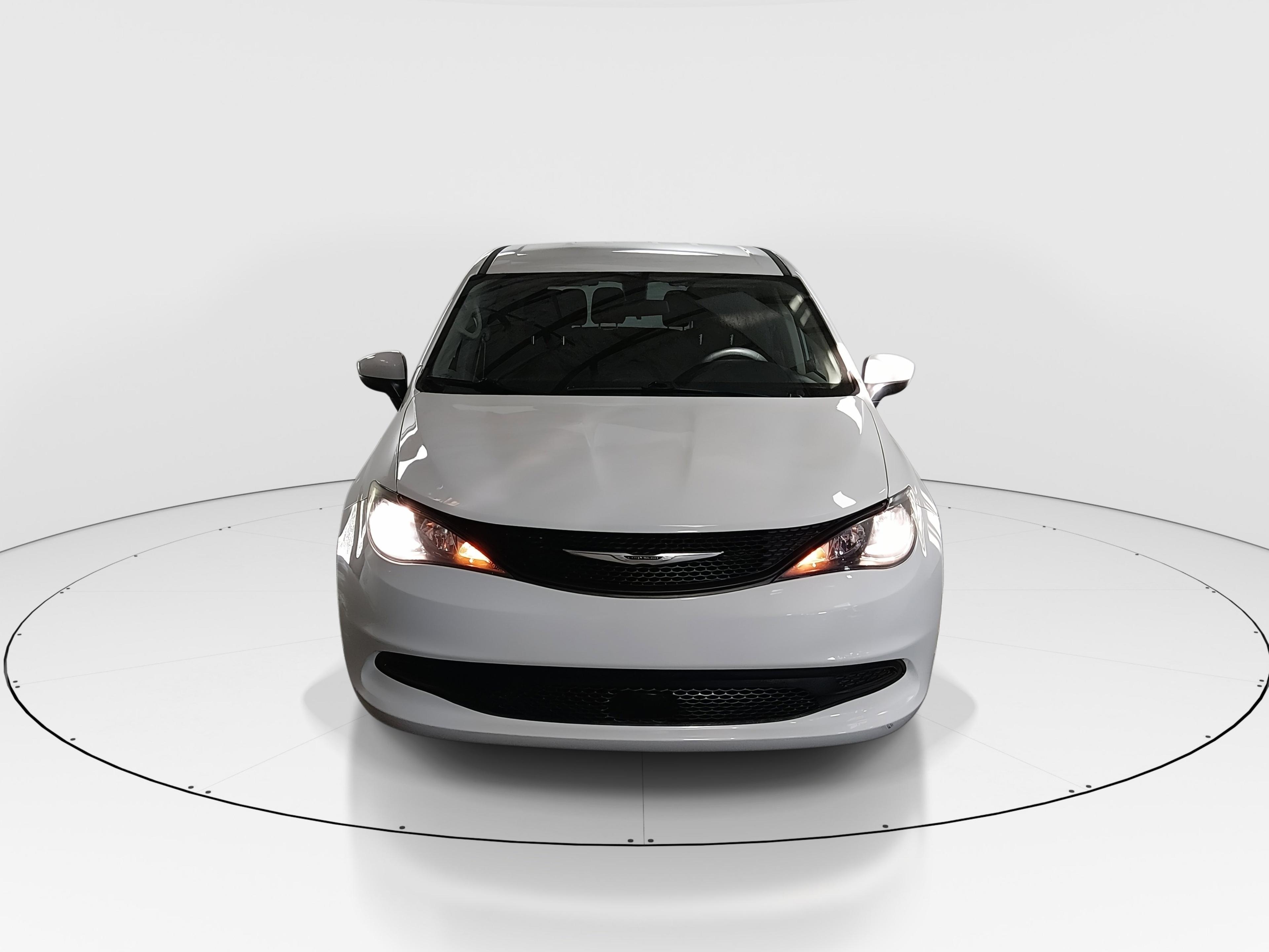 Chrysler Voyager L Fwd - Thumbnail 2