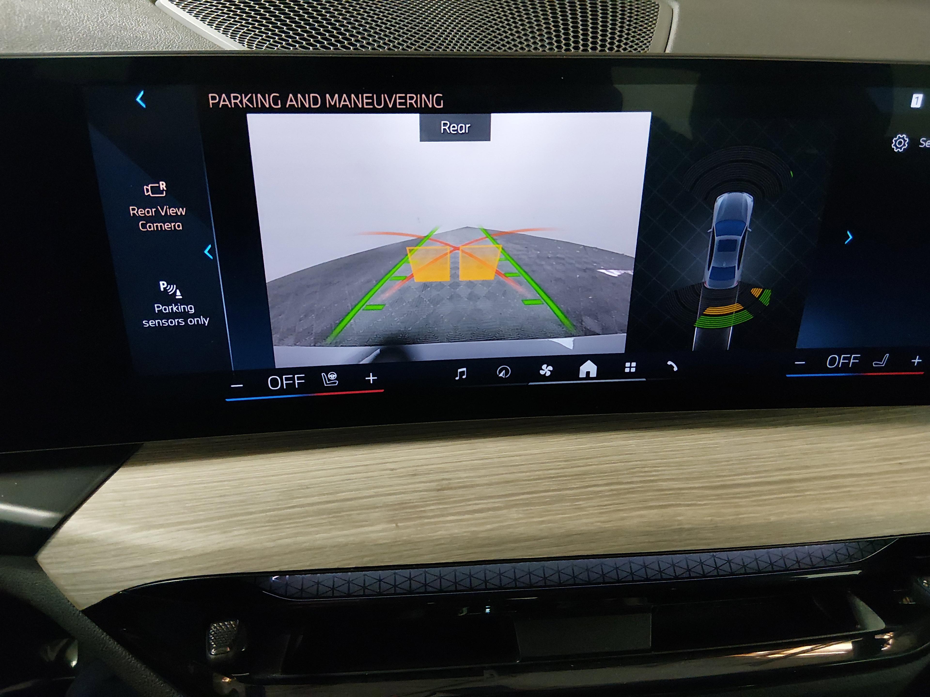 BMW 3 Series 330I Sedan - Thumbnail 16