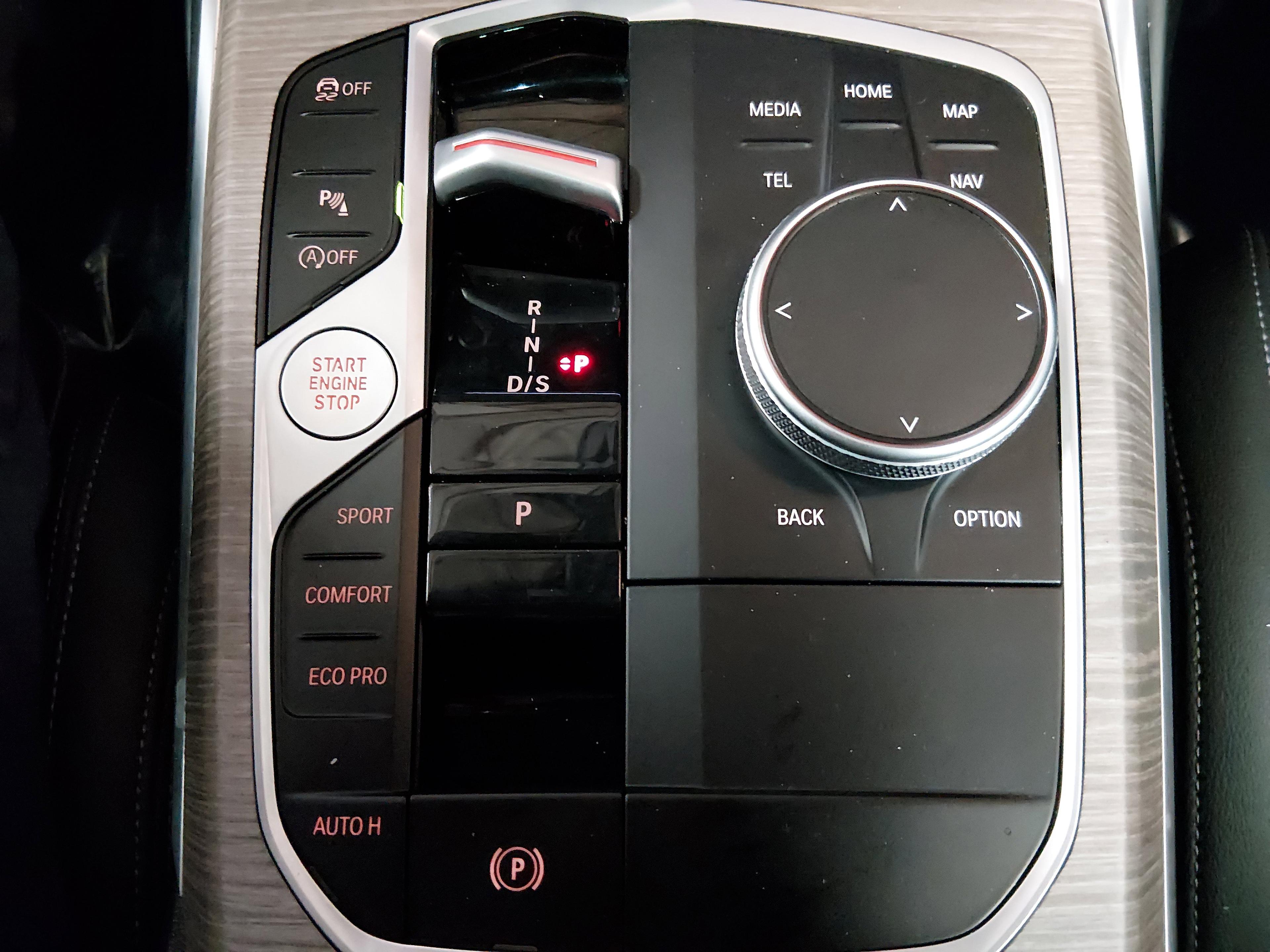 BMW 3 Series 330I Sedan - Thumbnail 19