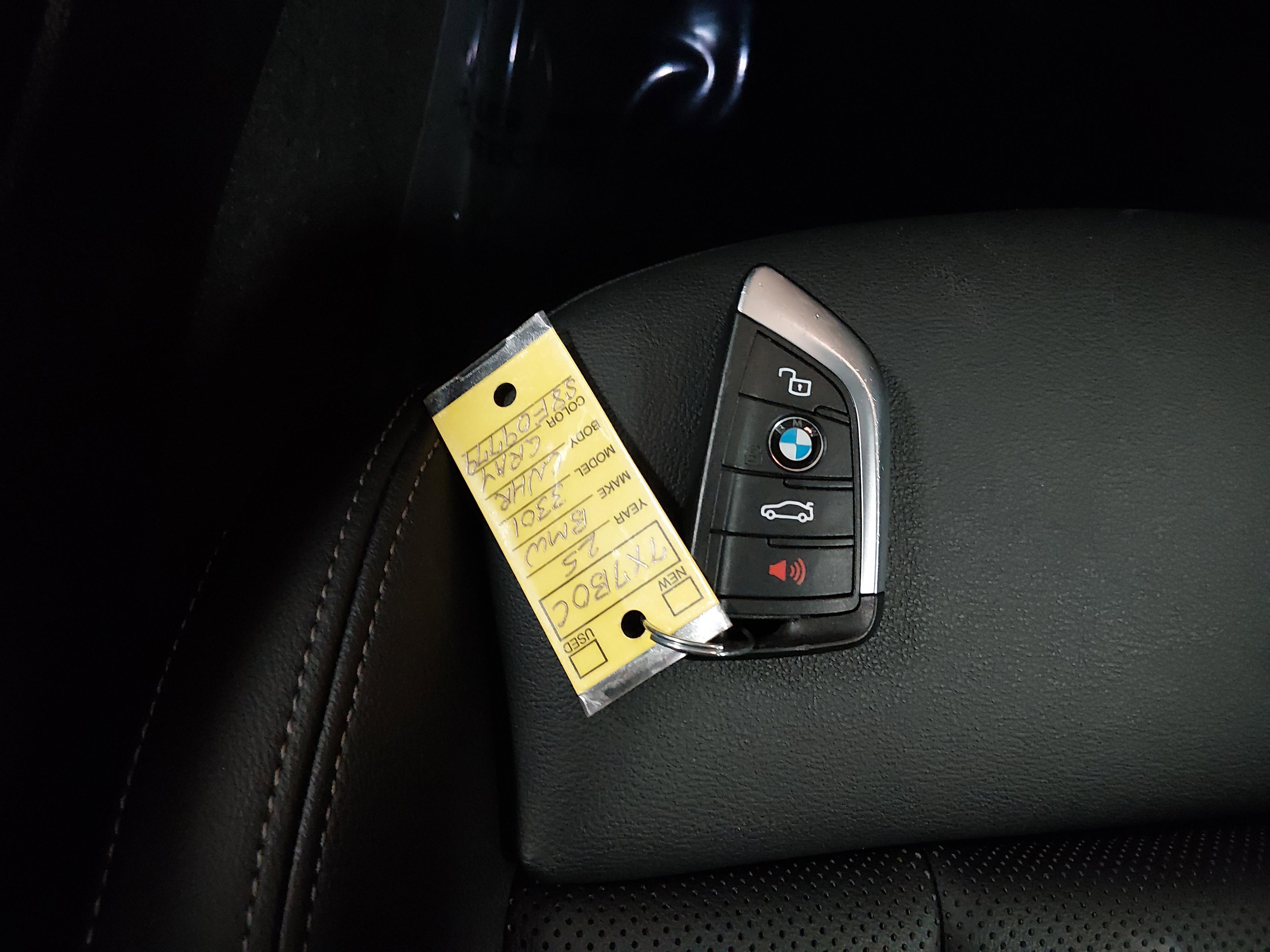 BMW 3 Series 330I Sedan - Thumbnail 15