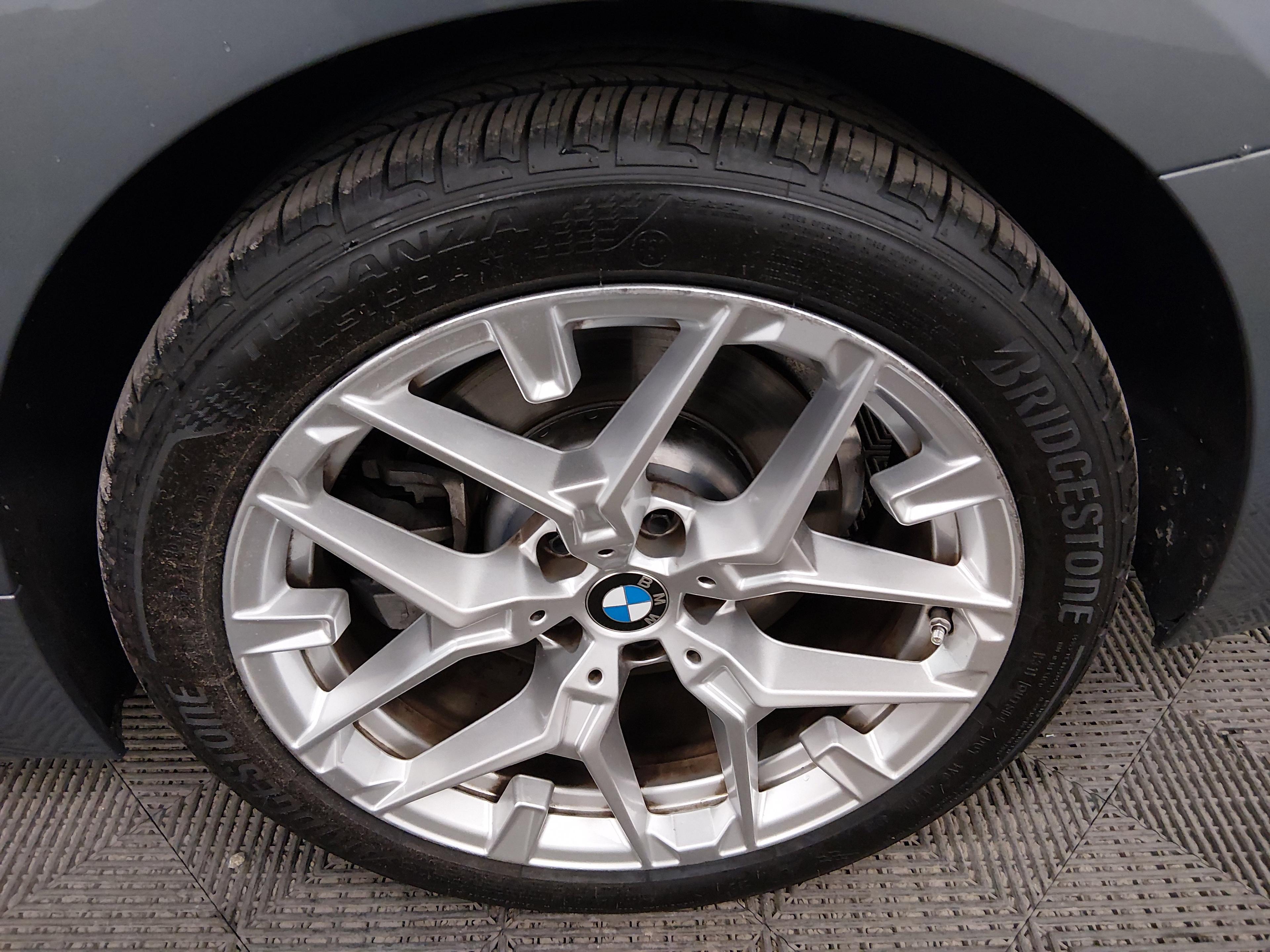 BMW 3 Series 330I Sedan - Thumbnail 10