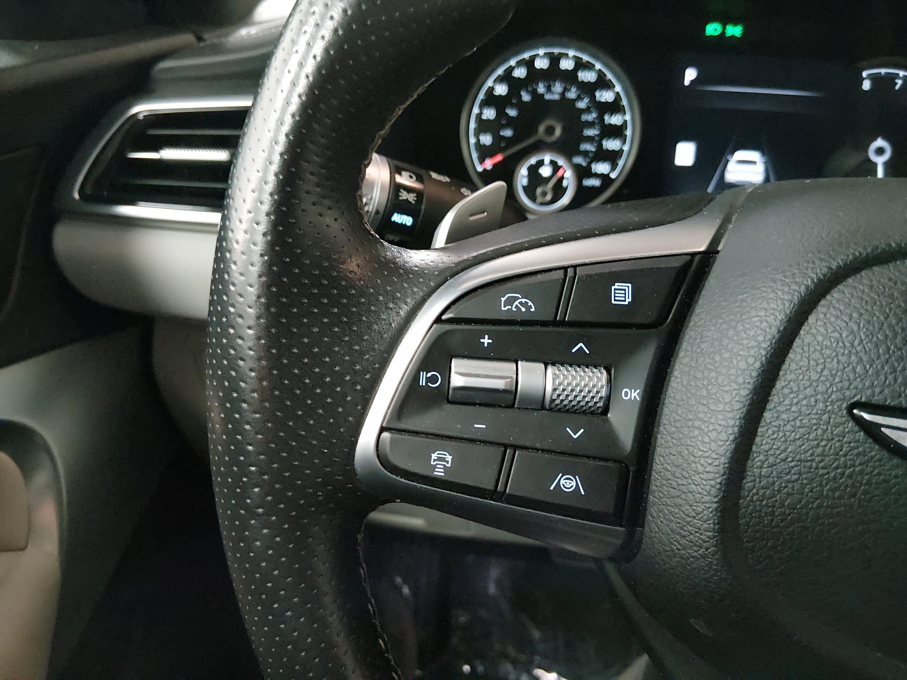 Genesis G70 2.5T Rwd - Thumbnail 12