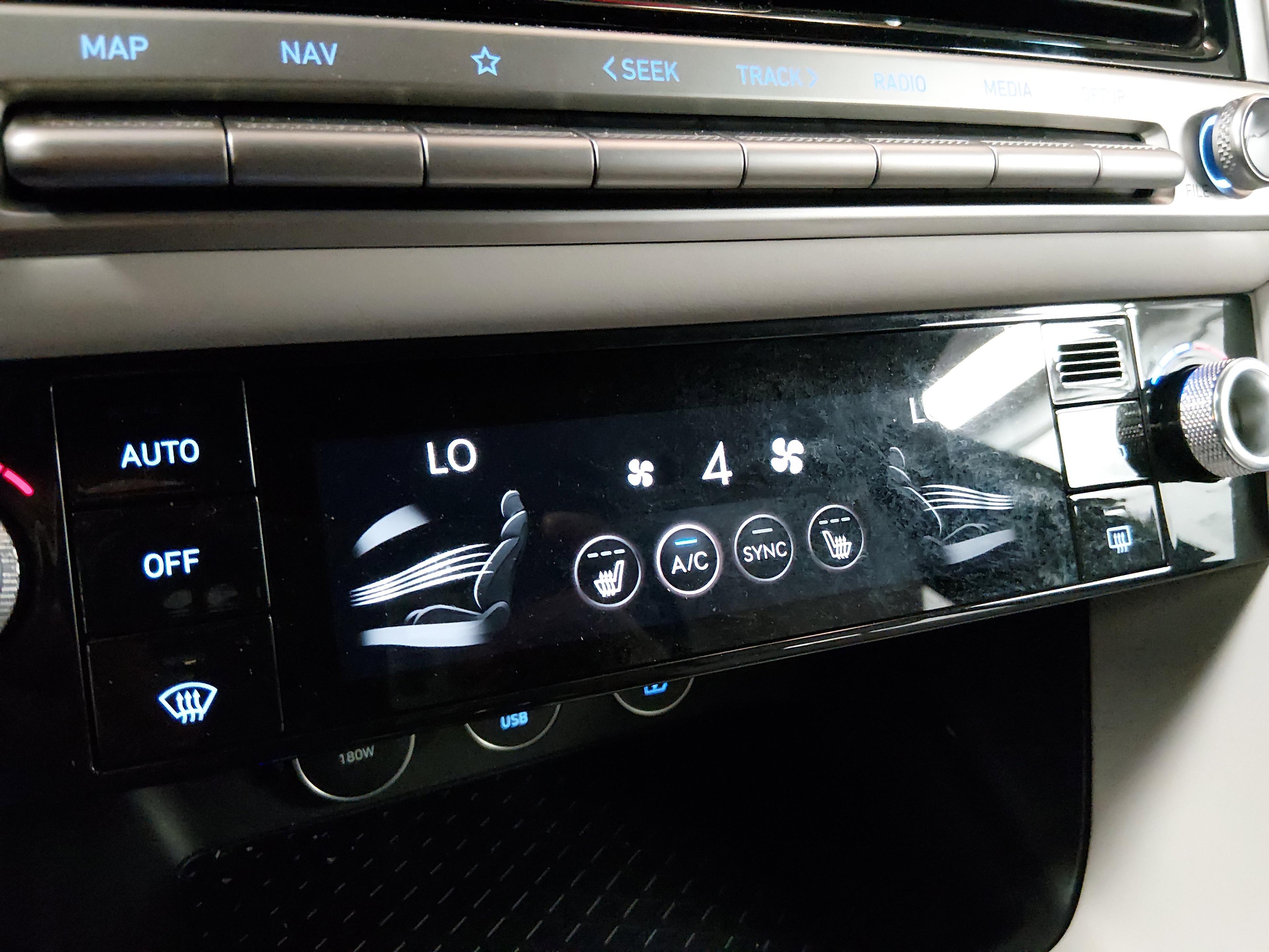 Genesis G70 2.5T Rwd - Thumbnail 18