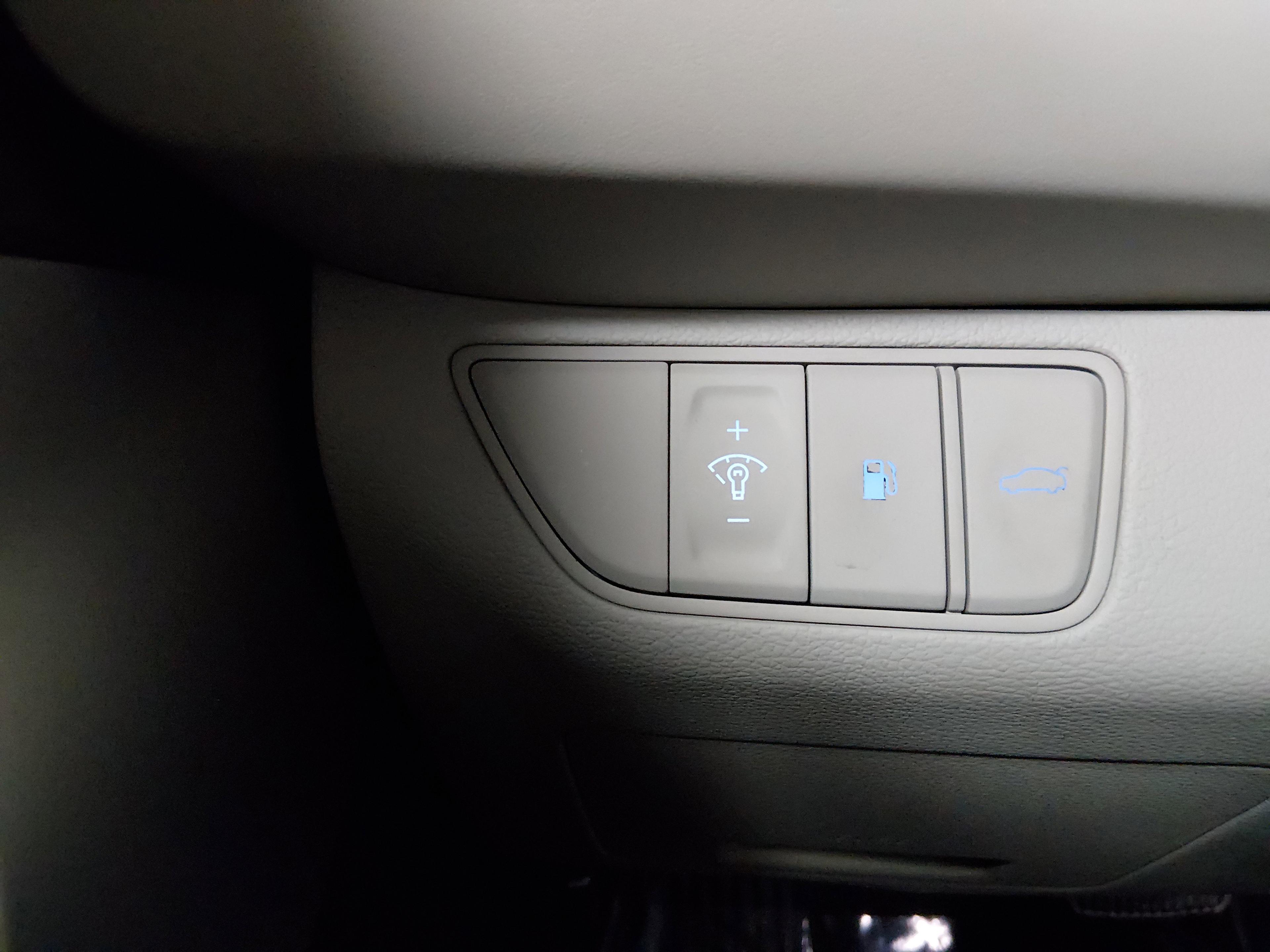 Genesis G70 2.5T Rwd - Thumbnail 13