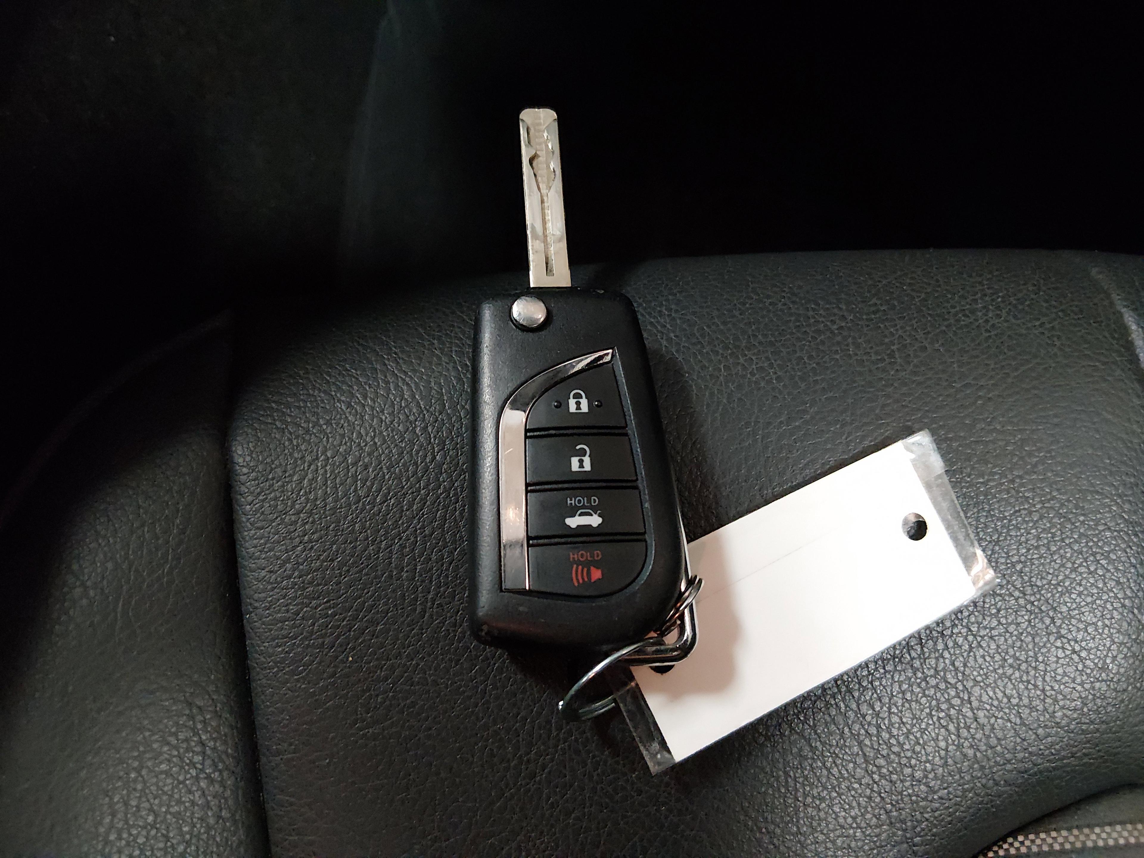 Toyota Camry Se Auto - Thumbnail 15