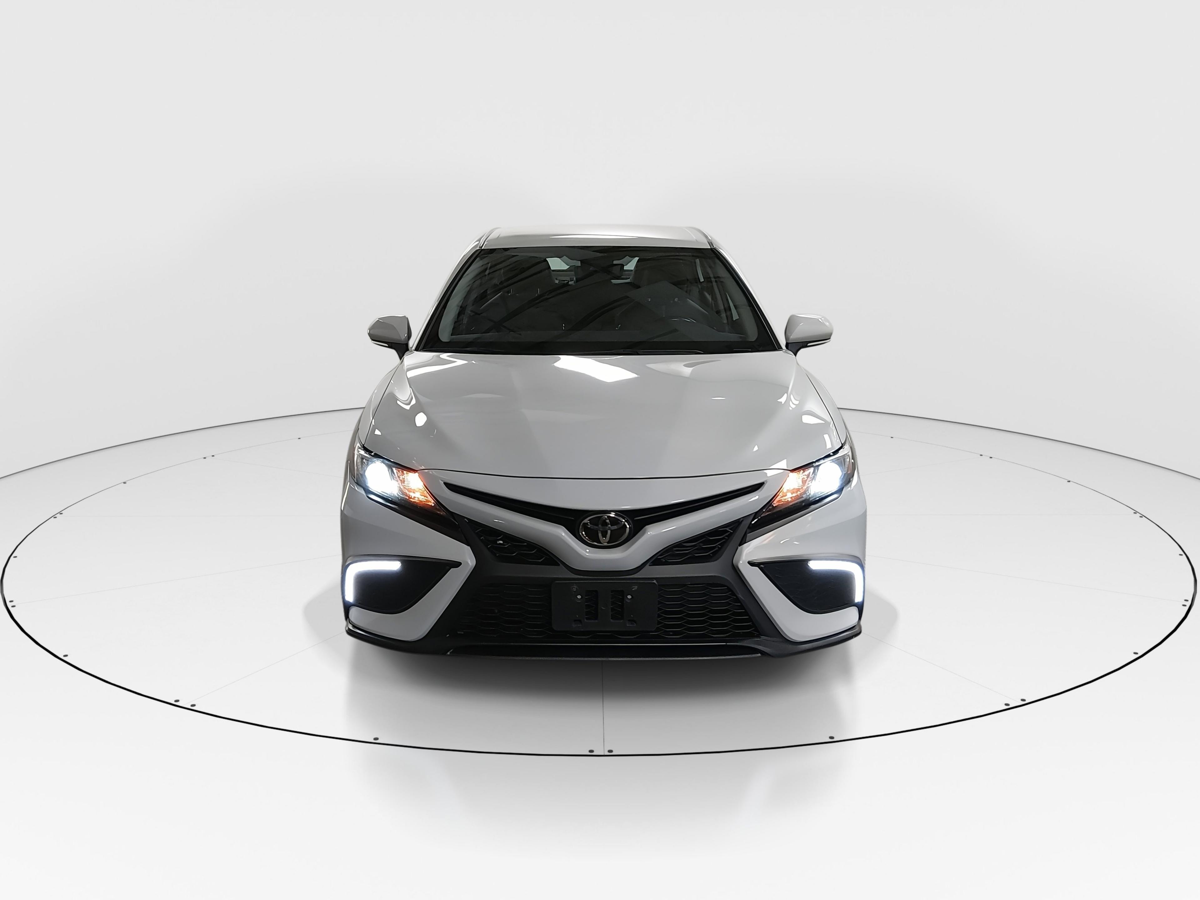 Toyota Camry Se Auto - Thumbnail 2