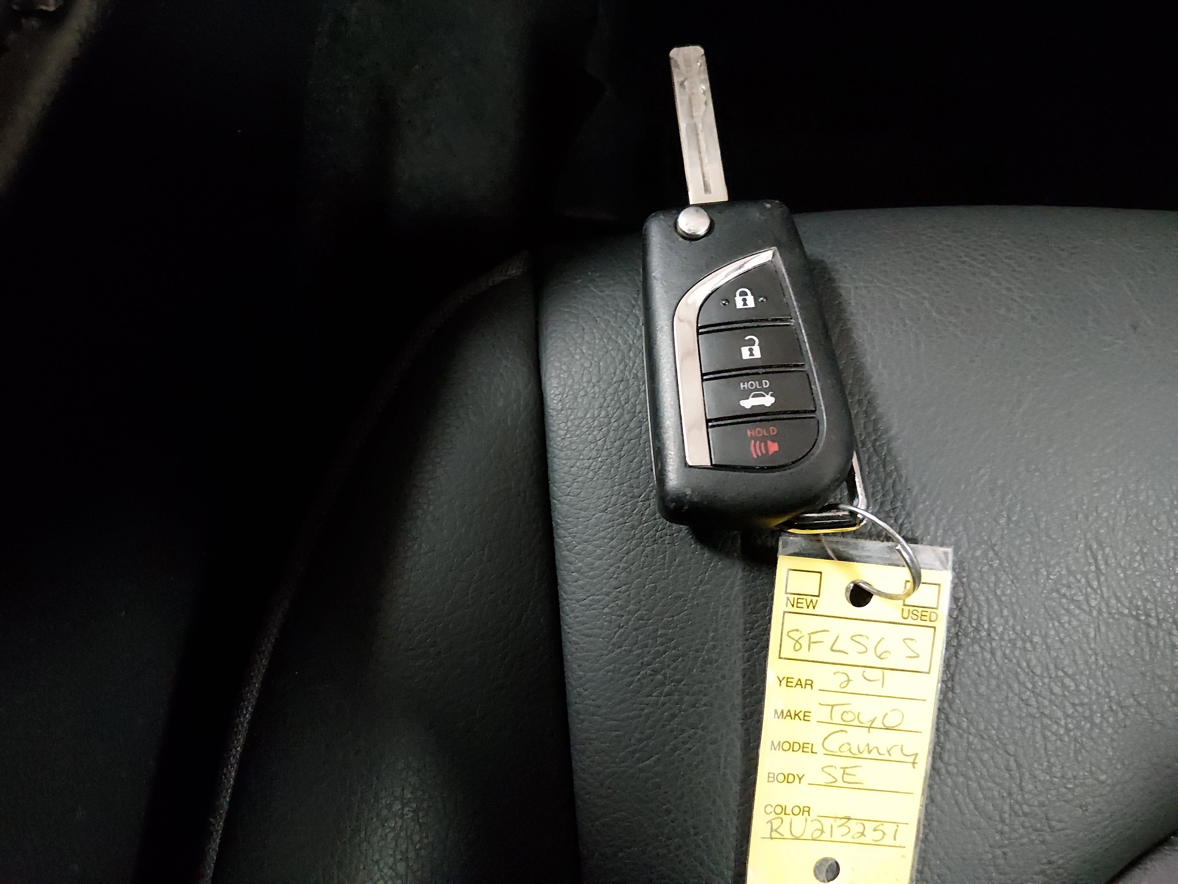 Toyota Camry Se Auto - Thumbnail 15