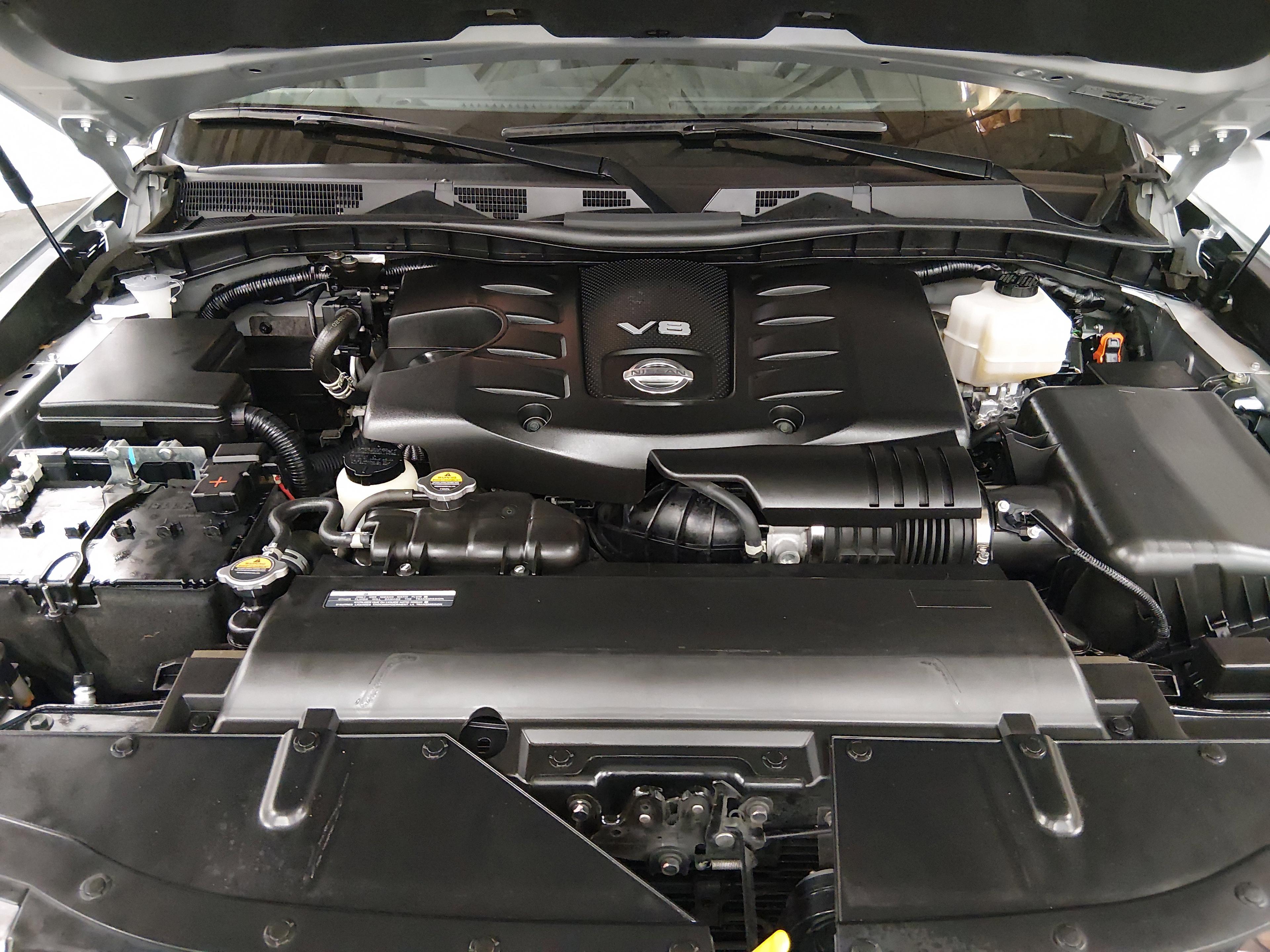 Nissan Armada 4X2 Sv - Thumbnail 9