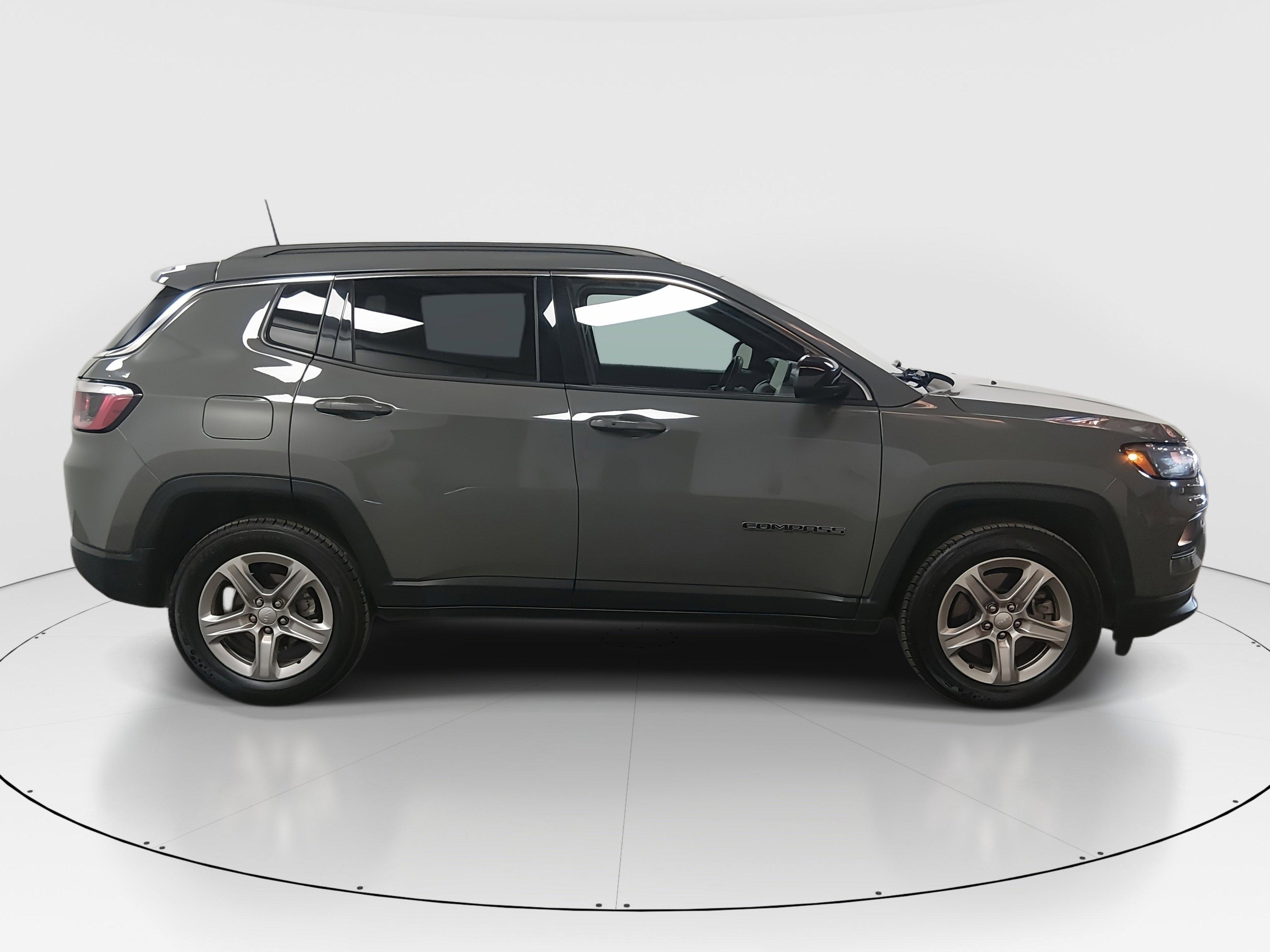 Jeep Compass Latitude 4X4 - Thumbnail 8