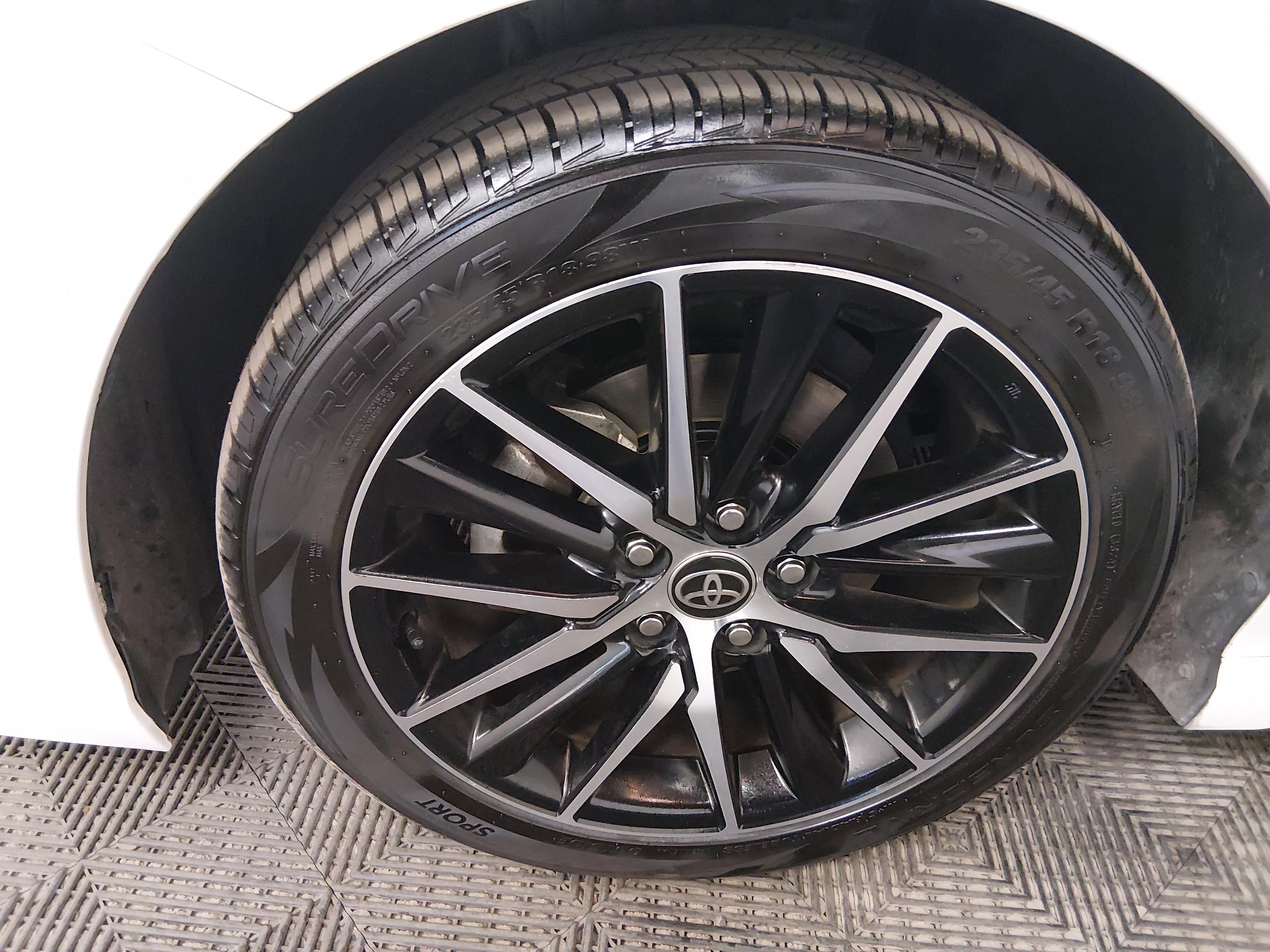 Toyota Camry Se Auto - Thumbnail 10