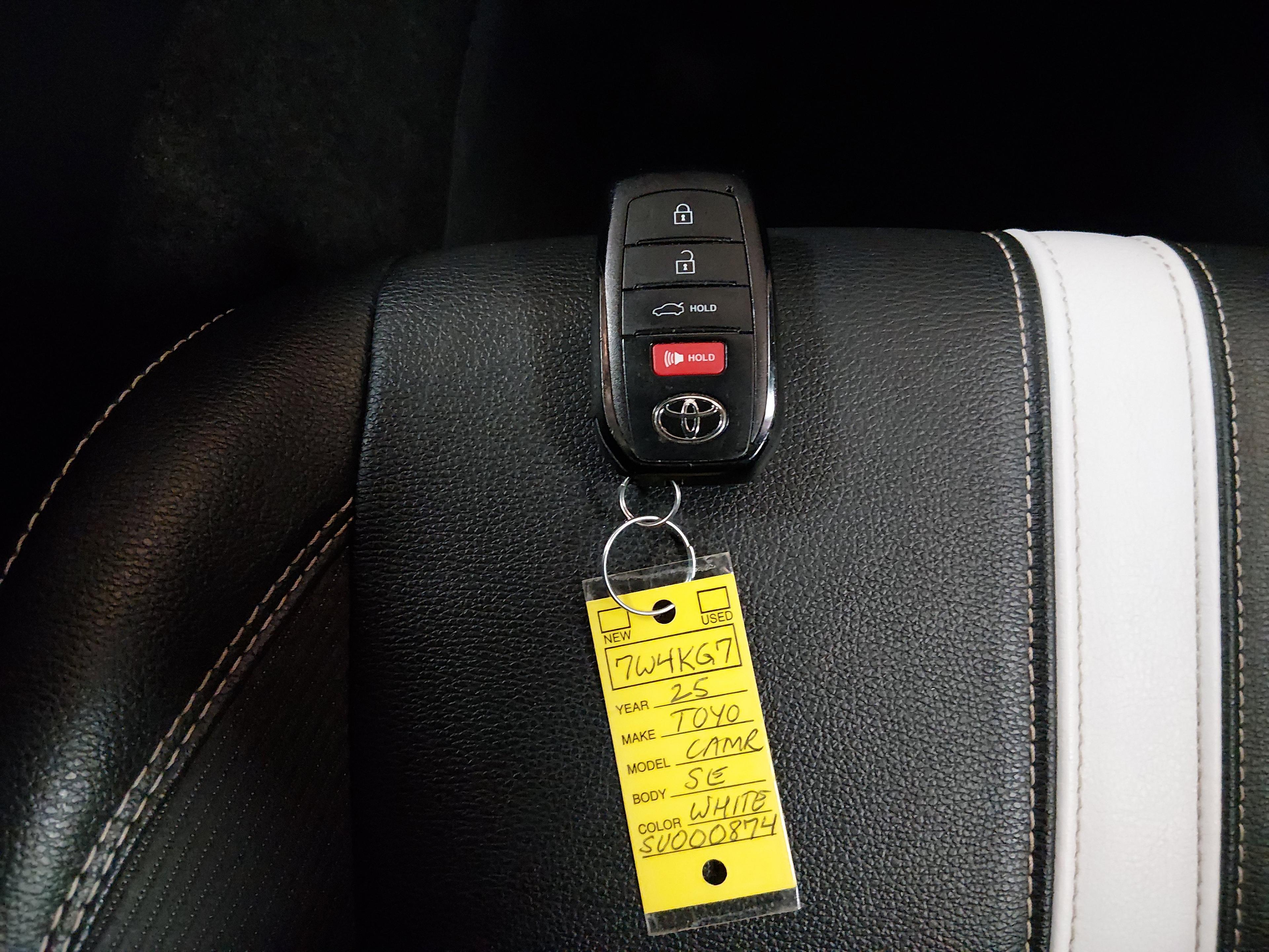 Toyota Camry Se - Thumbnail 15