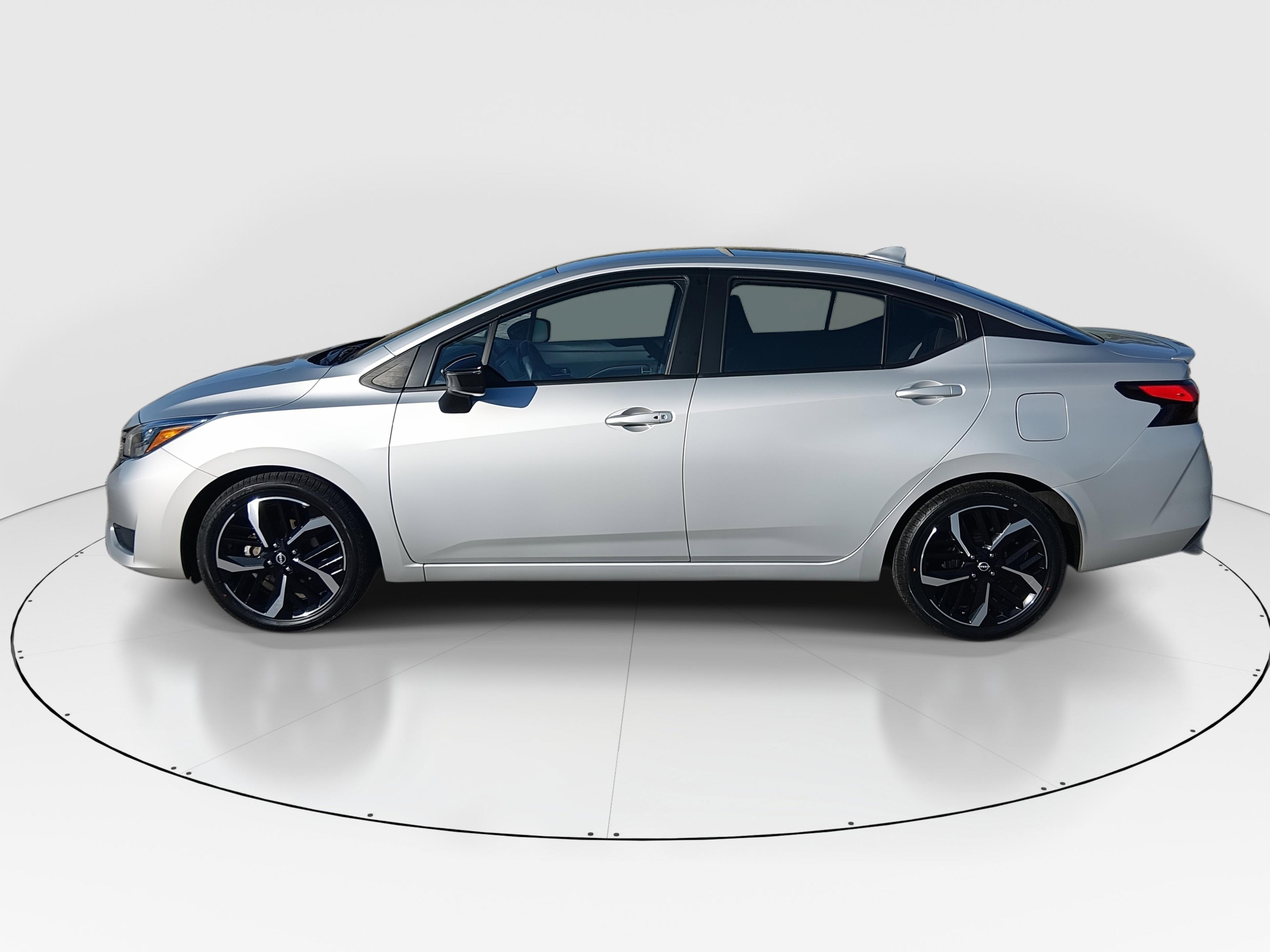 Nissan Versa Sr Cvt - Thumbnail 4