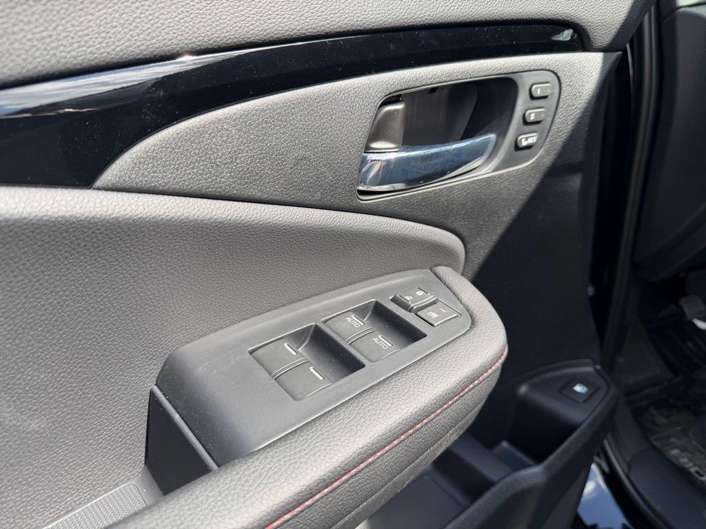 Honda Ridgeline Black Edition - Thumbnail 14