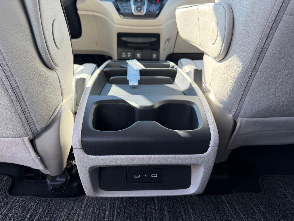 Honda Odyssey Touring - Thumbnail 9
