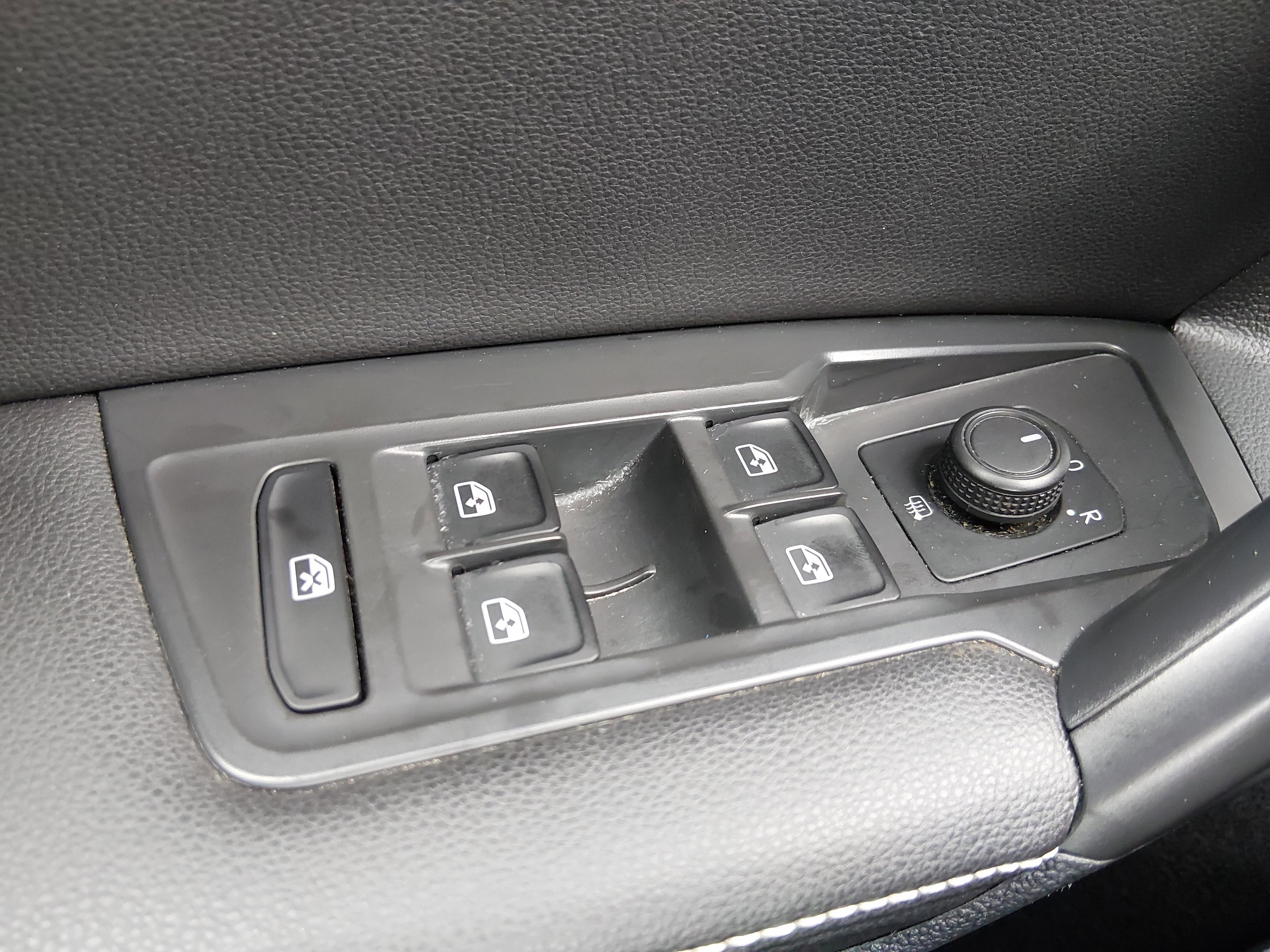 Volkswagen Tiguan 2.0T S 4Motion - Thumbnail 18