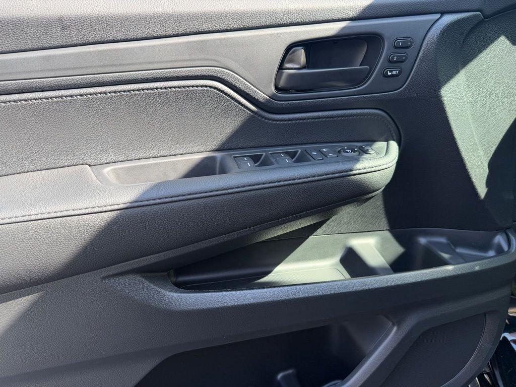 Honda Odyssey Sport-L - Thumbnail 13
