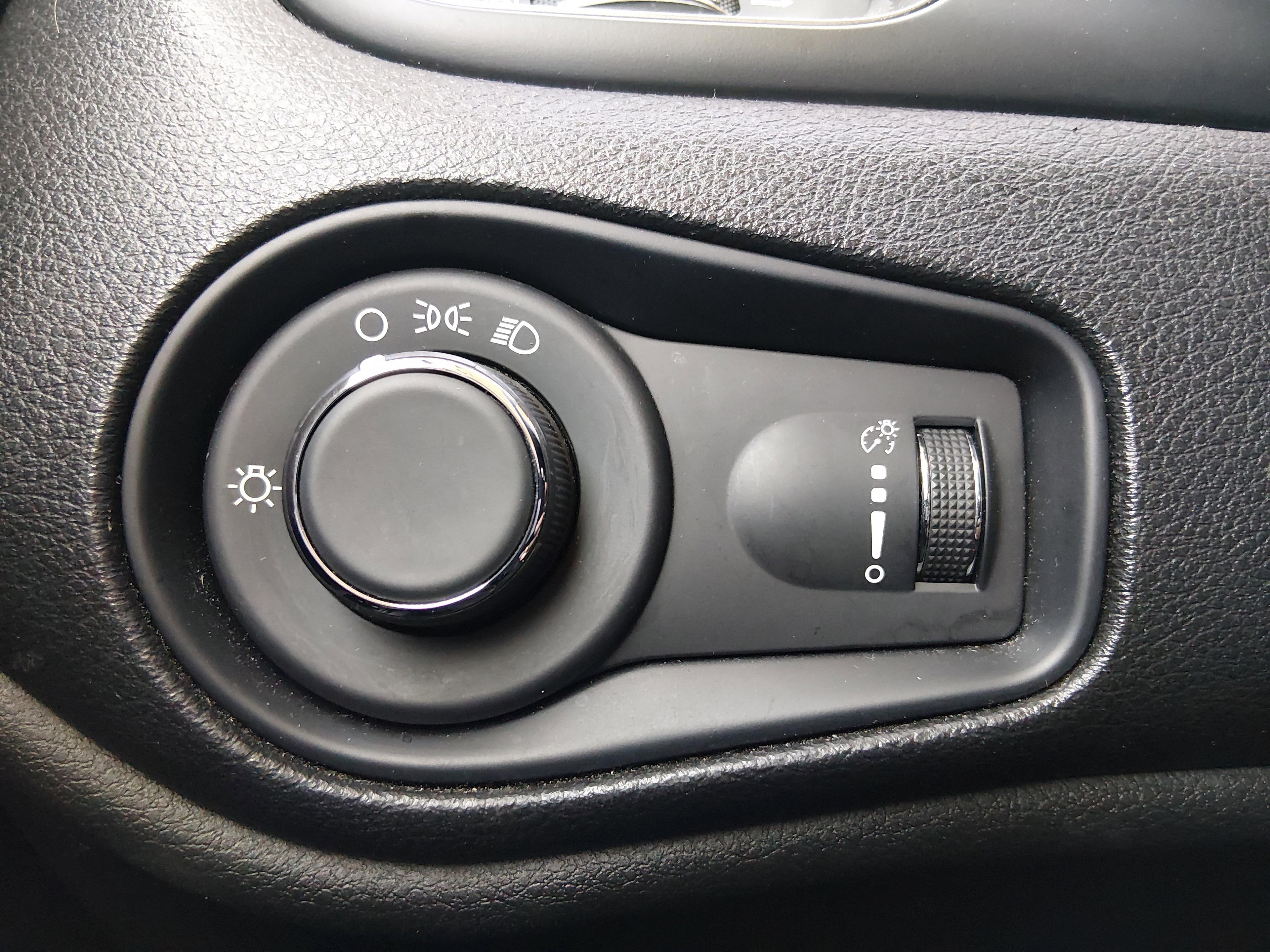 Jeep Renegade Latitude 4X4 - Thumbnail 20