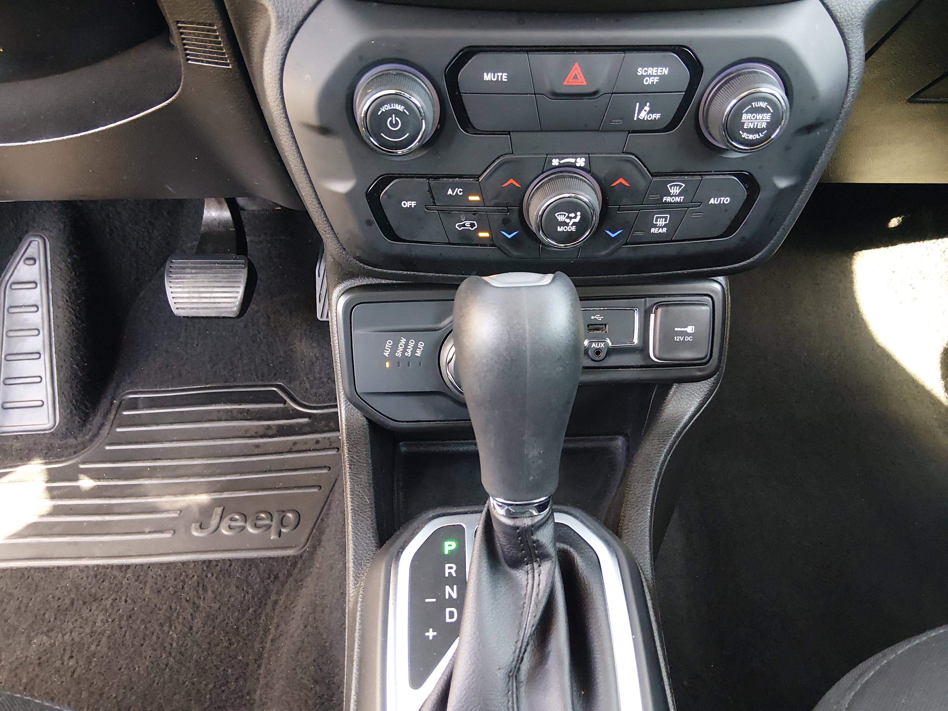 Jeep Renegade Latitude 4X4 - Thumbnail 13