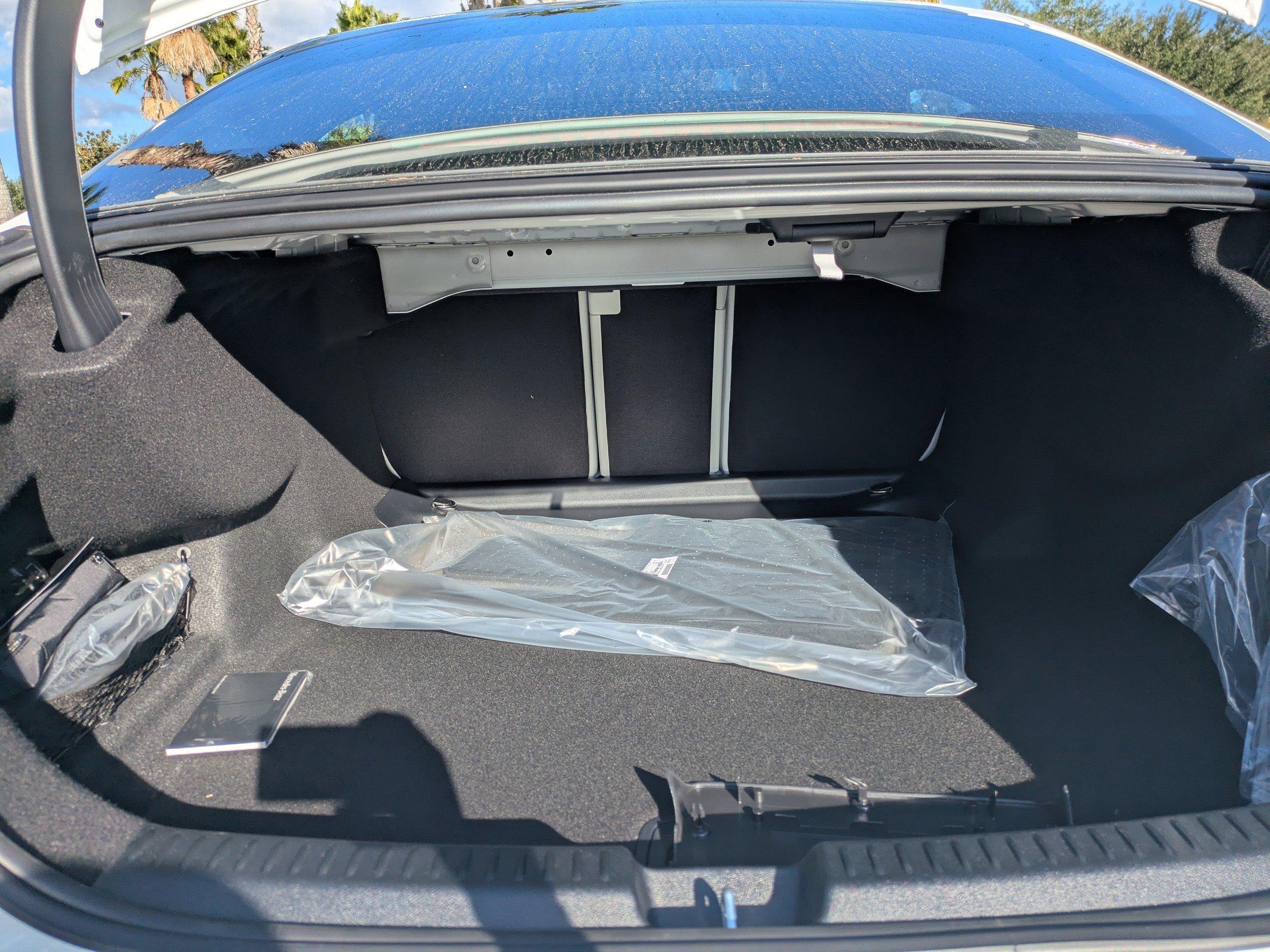 Mercedes-Benz Sedan E 350 With Navigation - Thumbnail 13