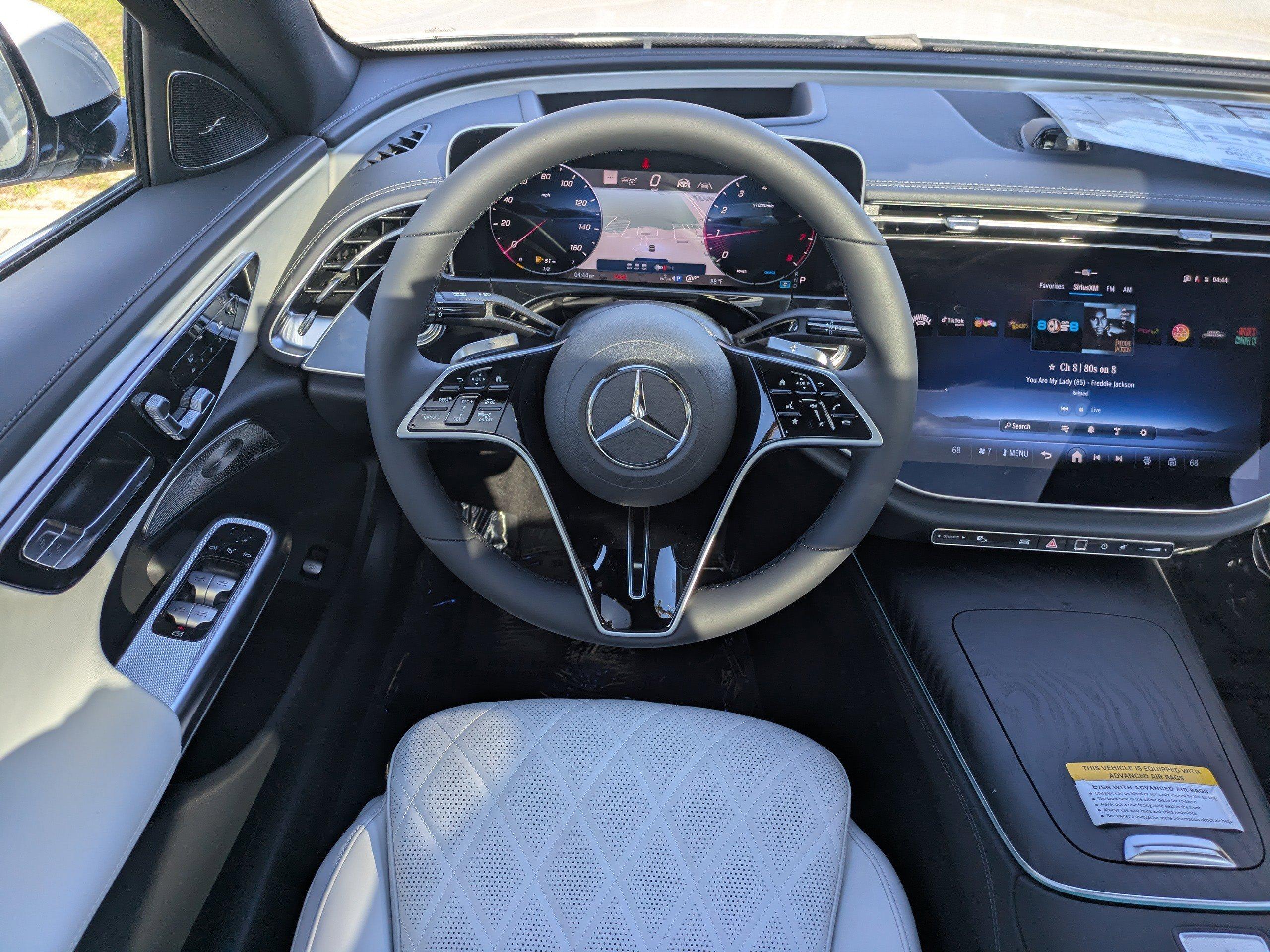 Mercedes-Benz Sedan E 350 With Navigation - Thumbnail 17