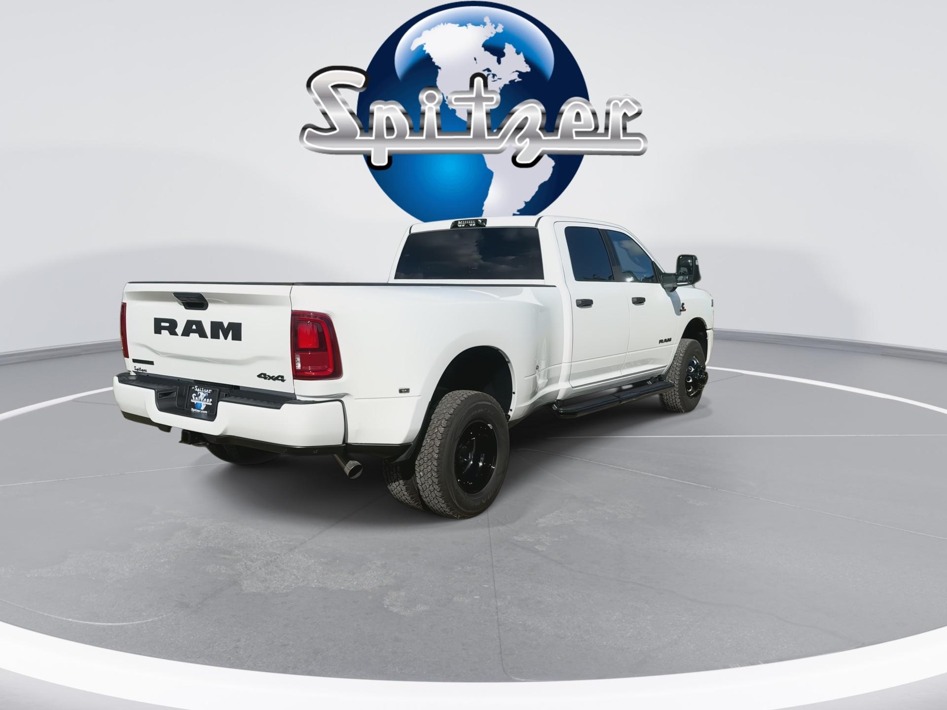 Ram 3500 Big Horn Crew Cab 4X4 8' Box - Thumbnail 2