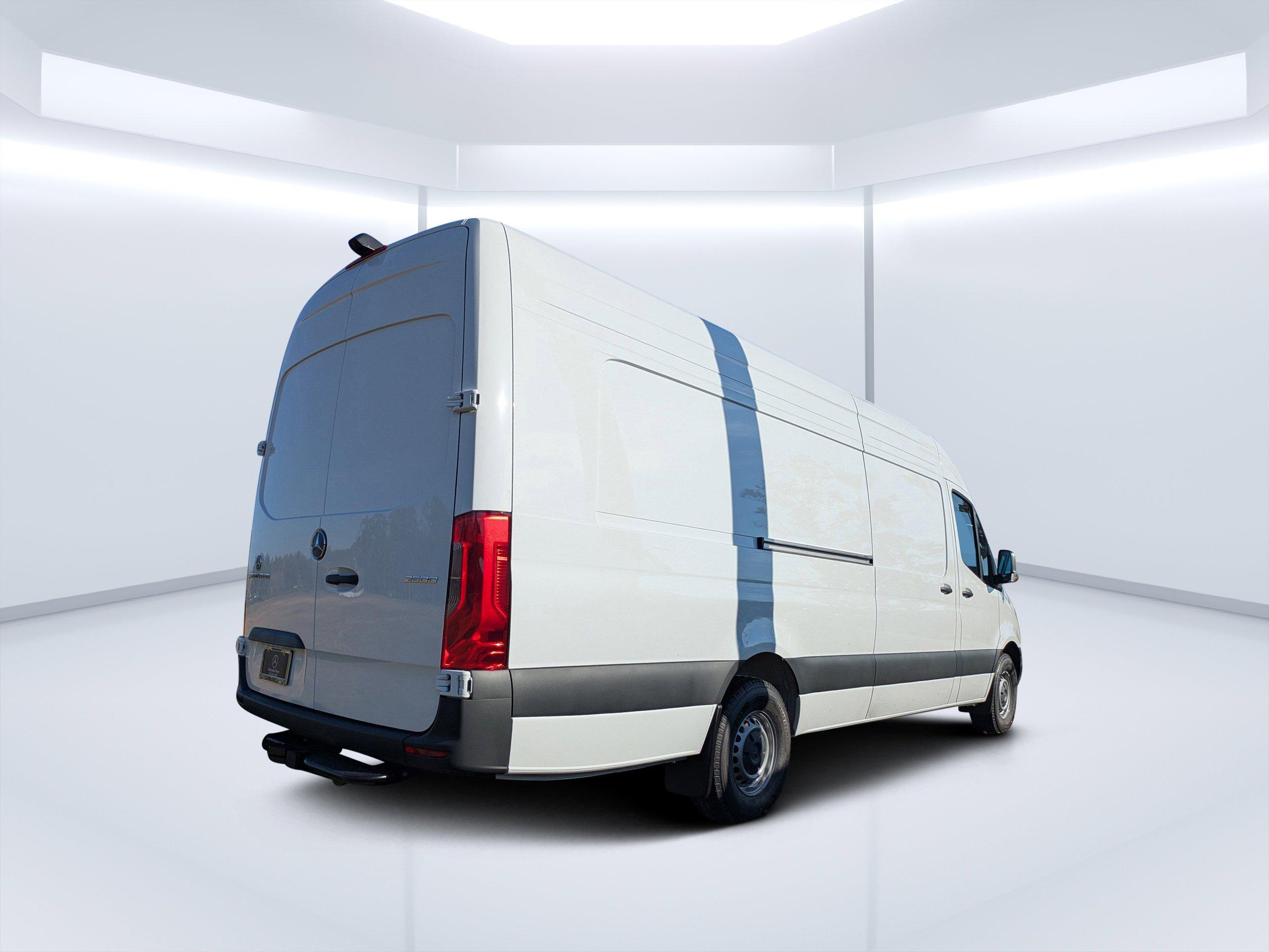 Mercedes-Benz Sprinter Cargo Van 170 Wb Rwd Van - Thumbnail 4