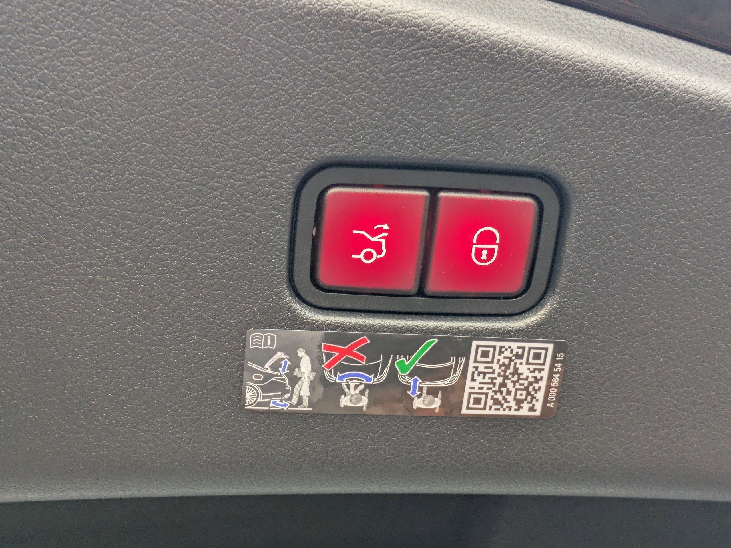 Mercedes-Benz Cle Coupe 300 With Navigation & Awd - Thumbnail 14