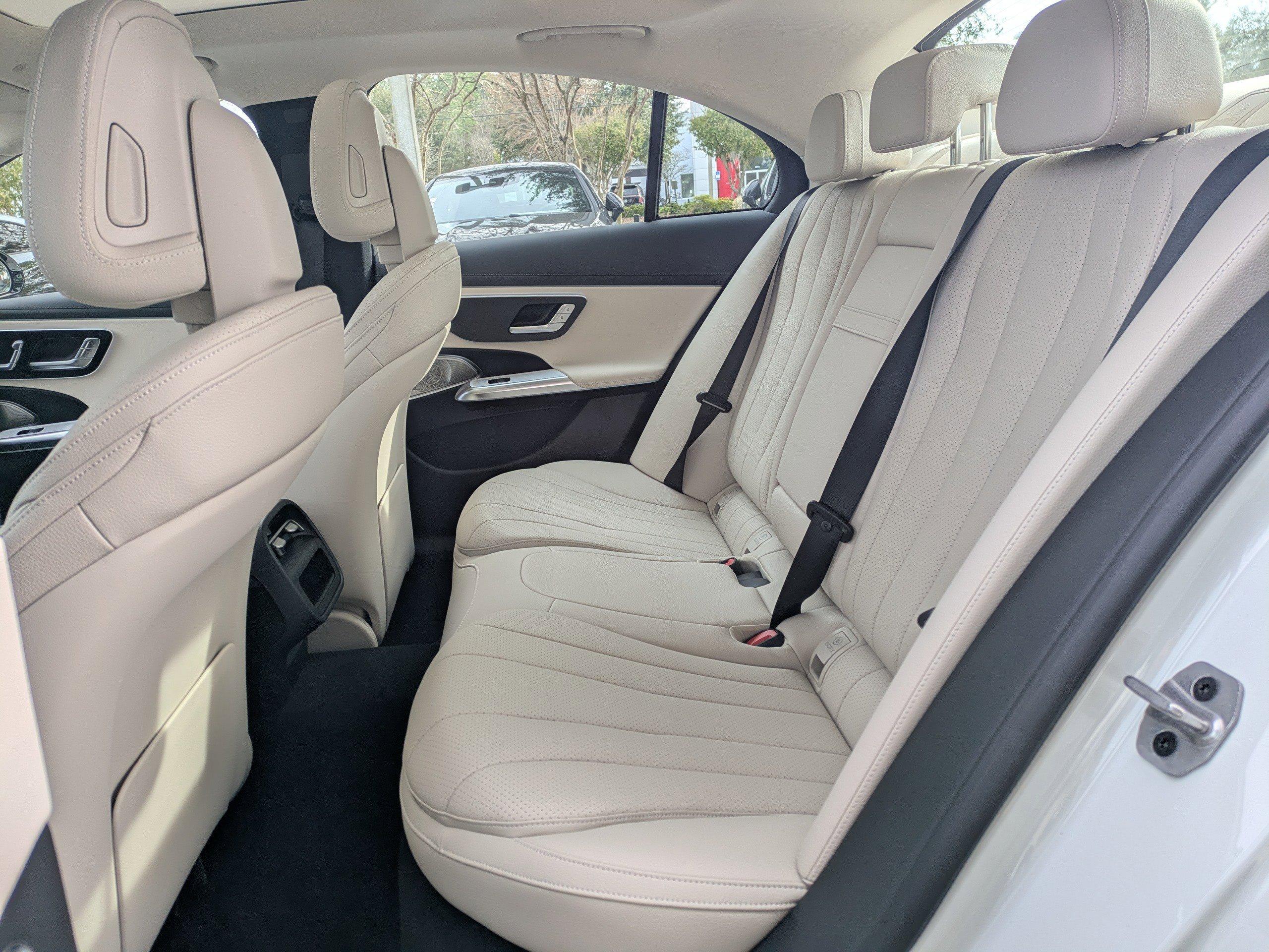 Mercedes-Benz Sedan E 350 With Navigation - Thumbnail 15