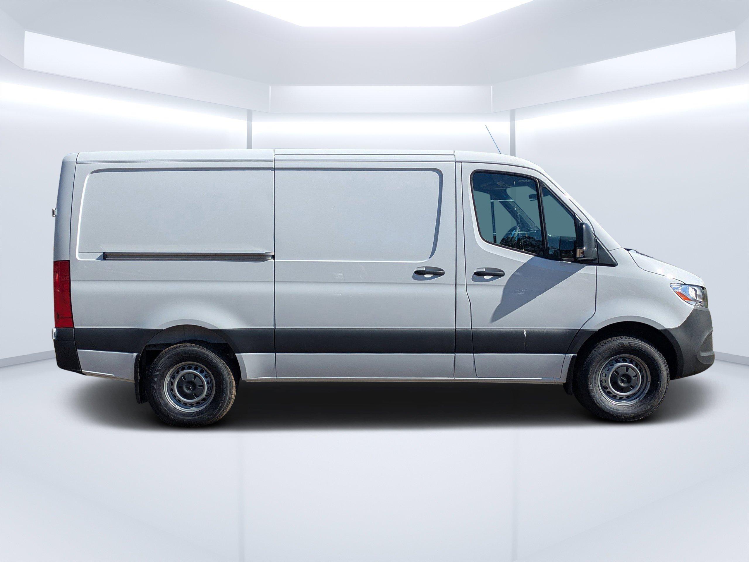 Mercedes-Benz Sprinter Cargo Van 144 Wb Rwd Van - Thumbnail 3