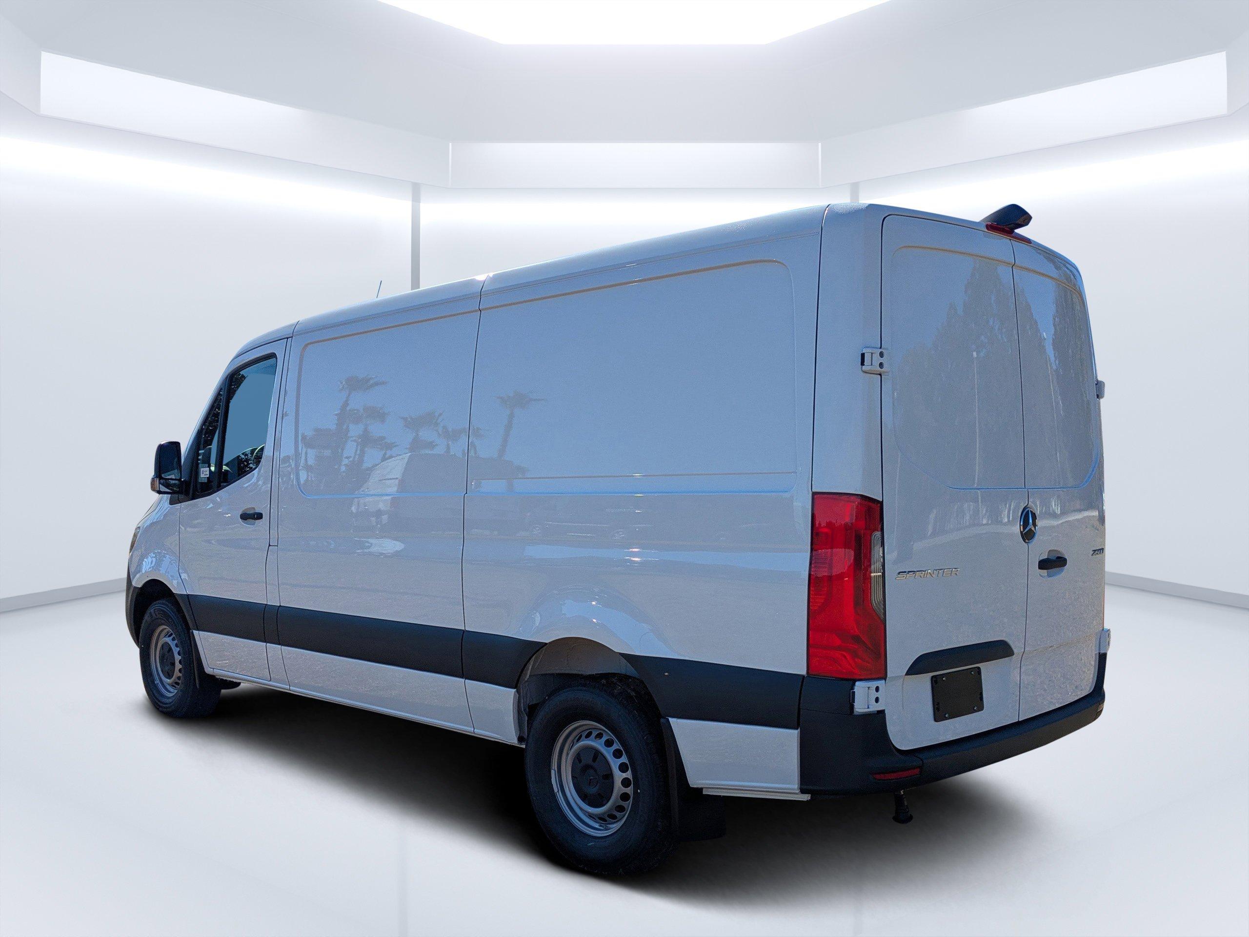Mercedes-Benz Sprinter Cargo Van 144 Wb Rwd Van - Thumbnail 6