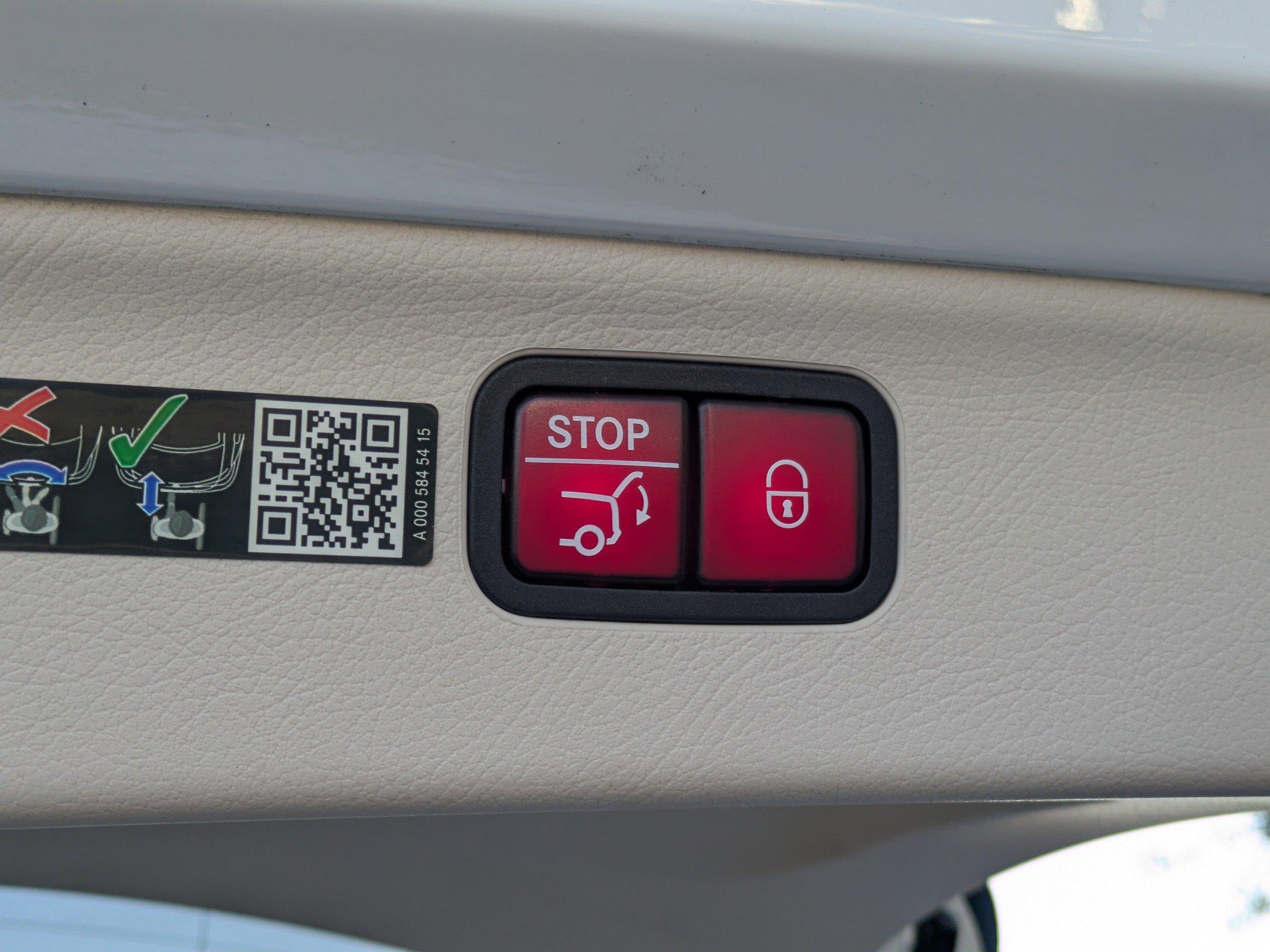 Mercedes-Benz Eqs Sport Utility 450+ With Navigation - Thumbnail 14