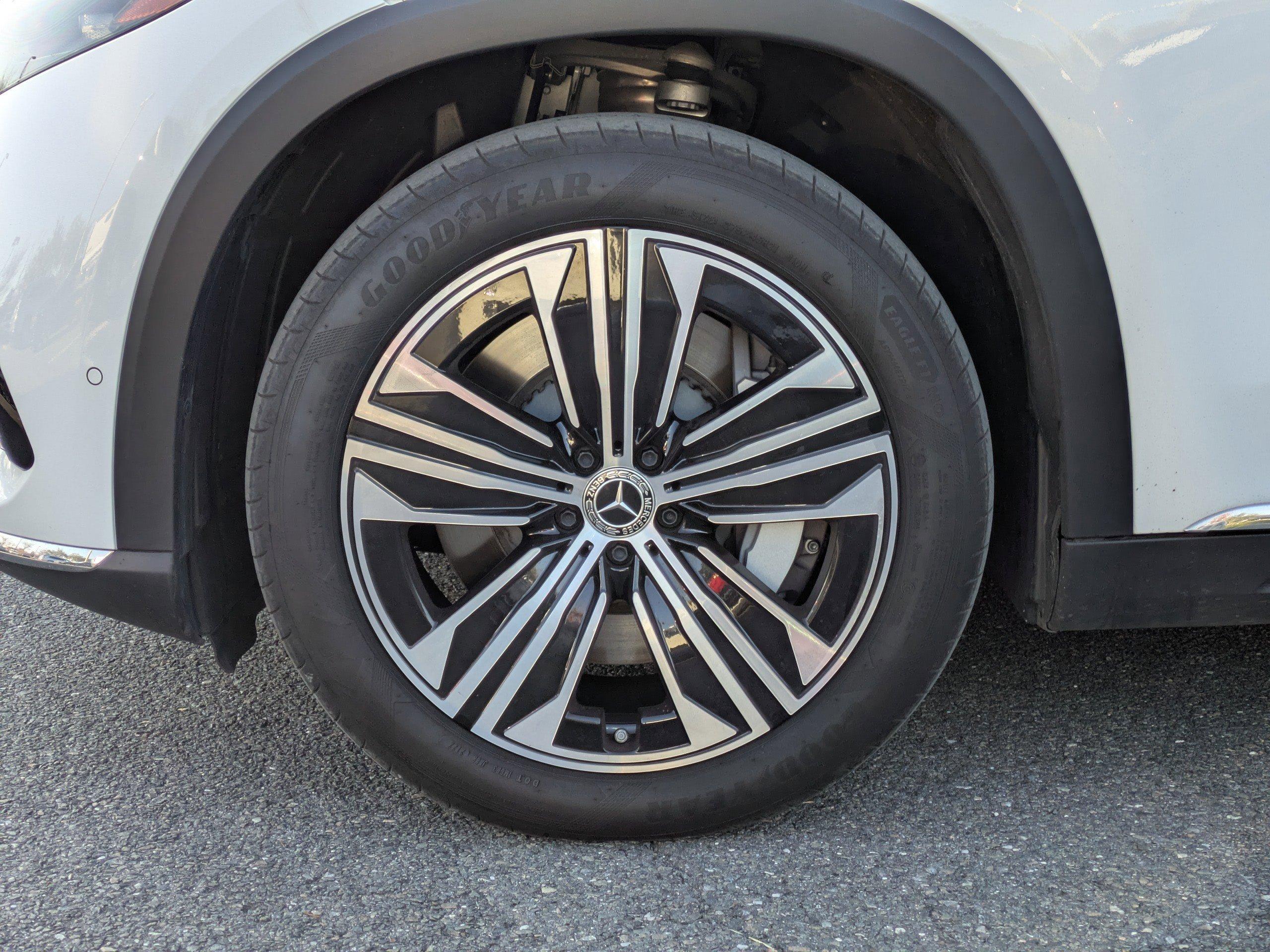 Mercedes-Benz Eqs Sport Utility 450+ With Navigation - Thumbnail 4