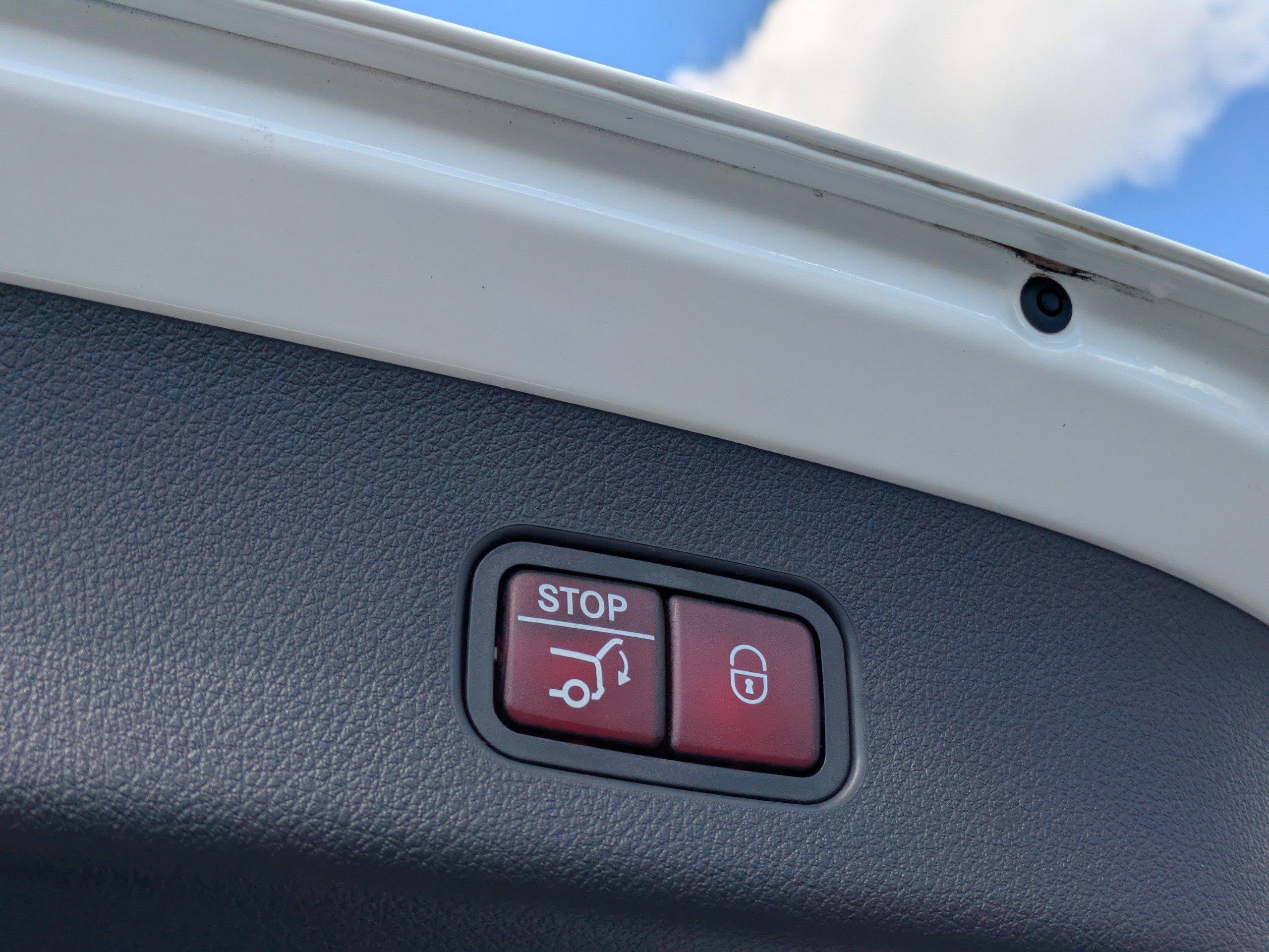 Mercedes-Benz Glc 300 Rwd Sport Utility - Thumbnail 14